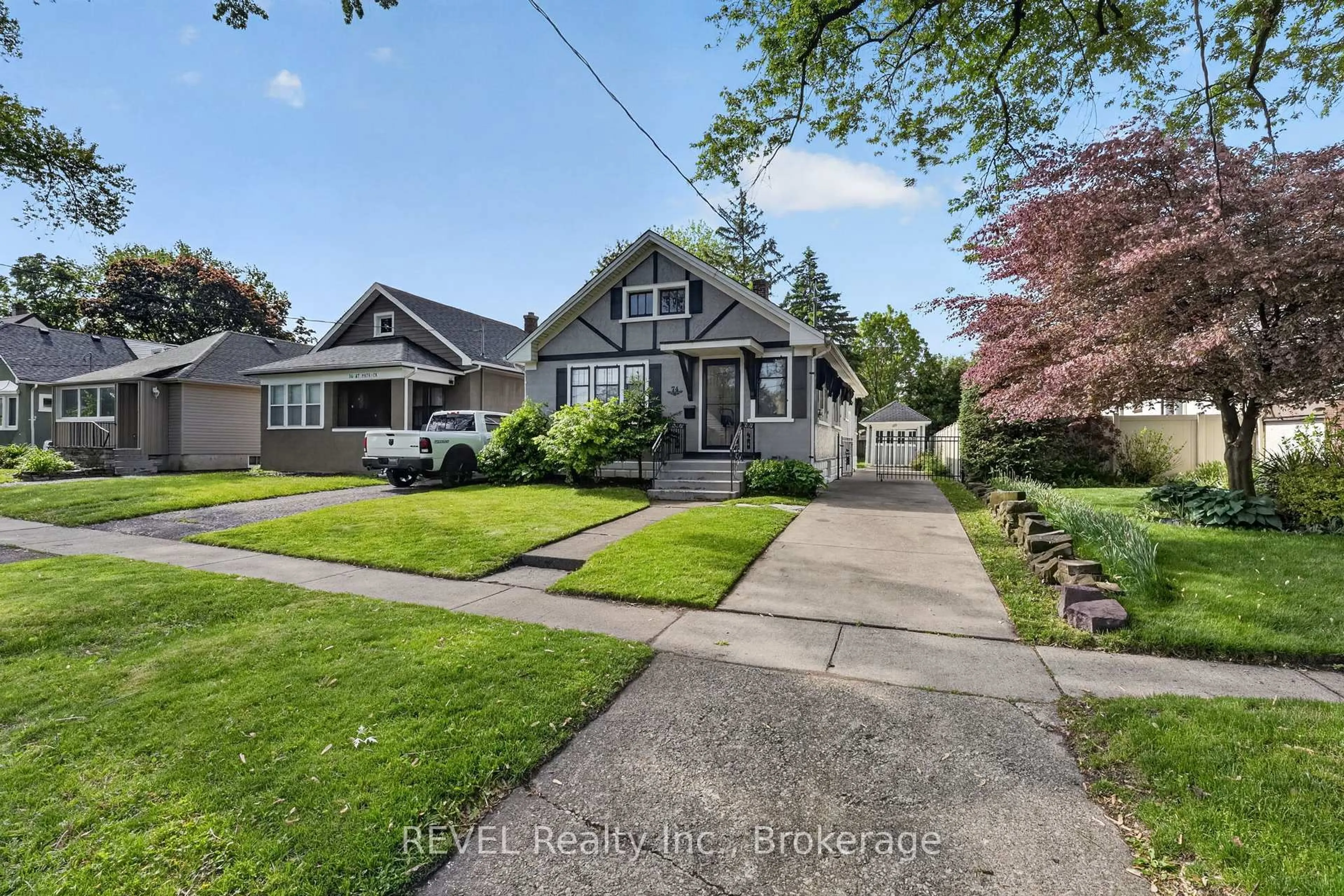 A pic from outside/outdoor area/front of a property/back of a property/a pic from drone, street for 74 ST. PATRICK St, St. Catharines Ontario L2R 1K3