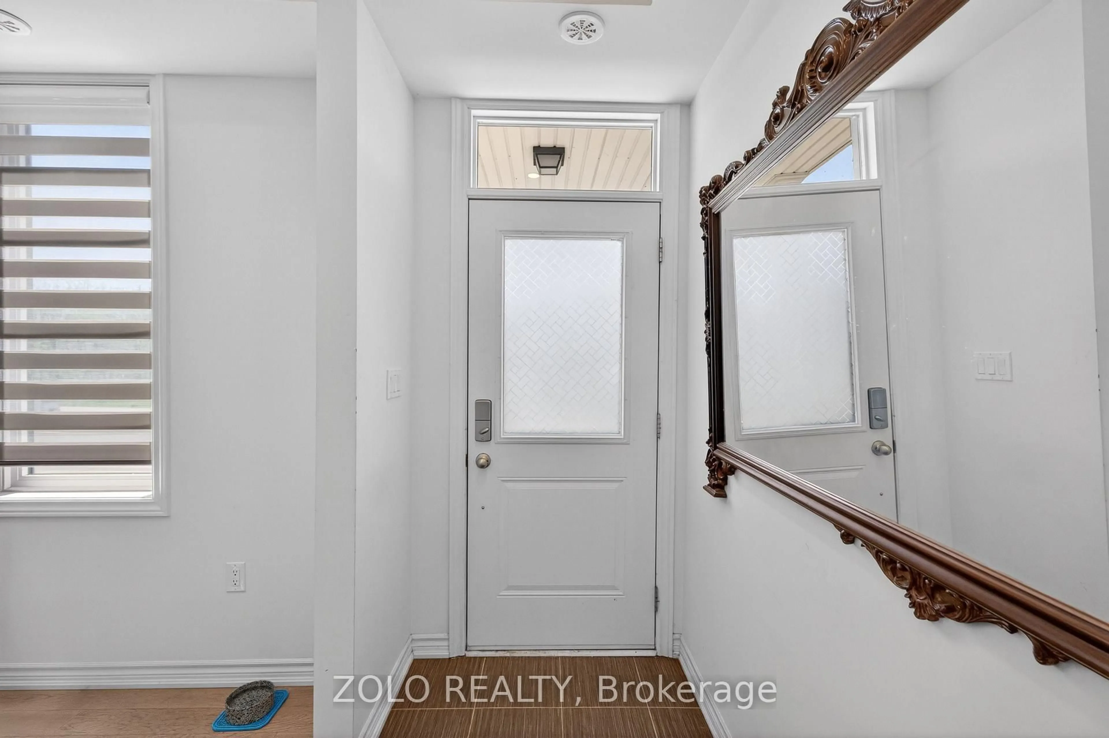 Indoor entryway for 383 Dundas St #59, Hamilton Ontario L8B 1X6