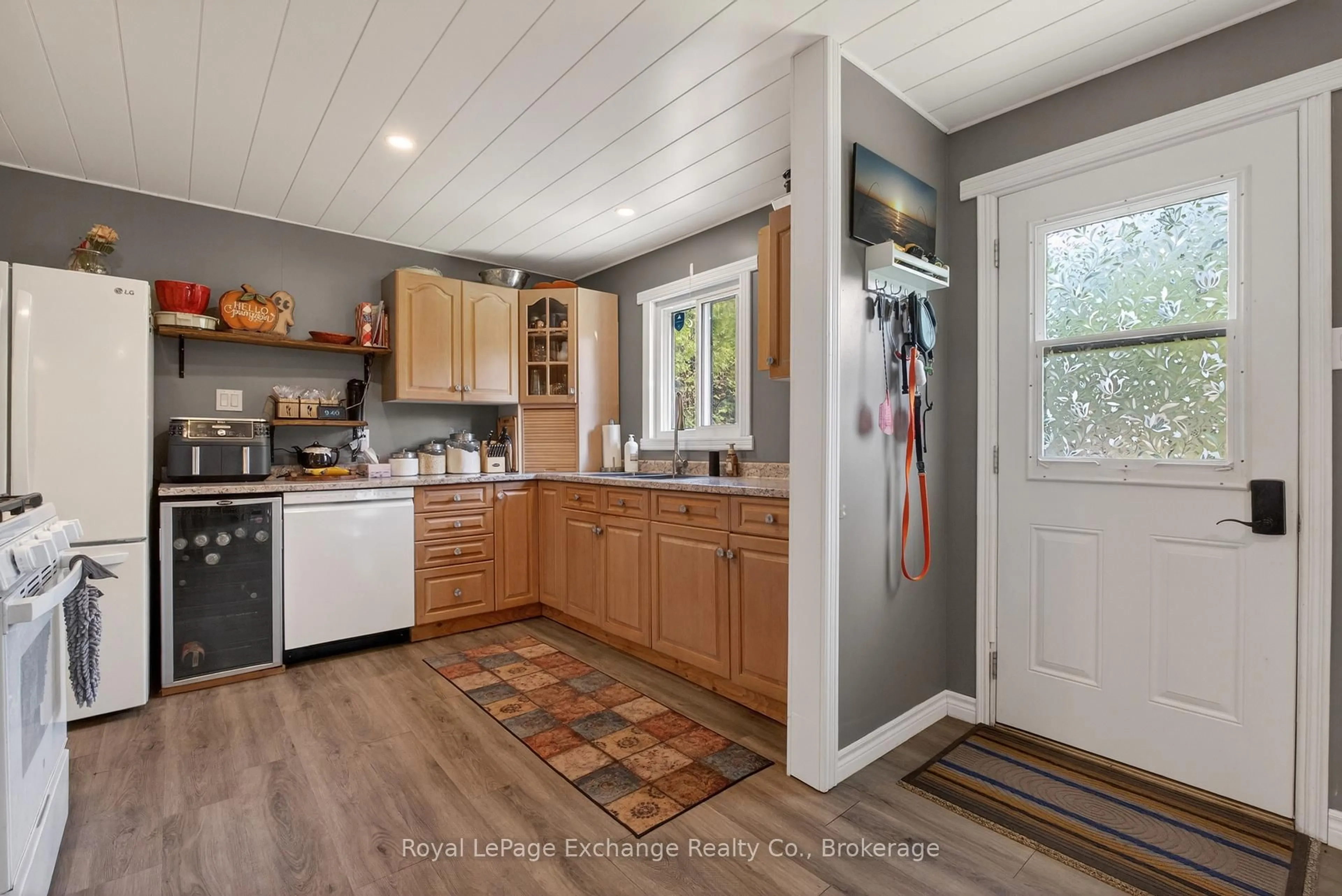 Open concept kitchen, unknown for 306 Ojibwa Tr, Huron-Kinloss Ontario N2Z 2X3
