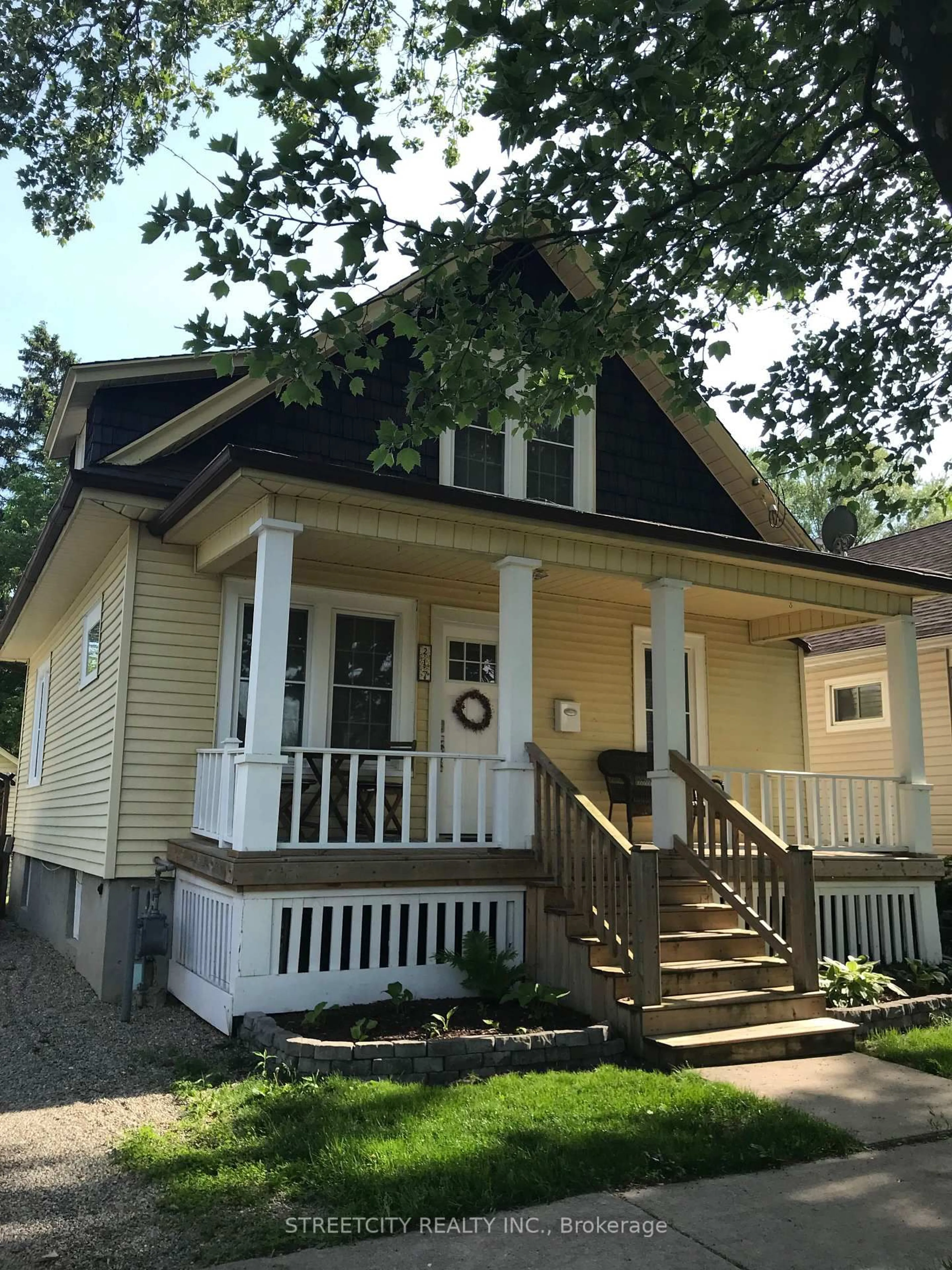 Home with vinyl exterior material, street for 217 Kathleen Ave, Sarnia Ontario N7T 1E1