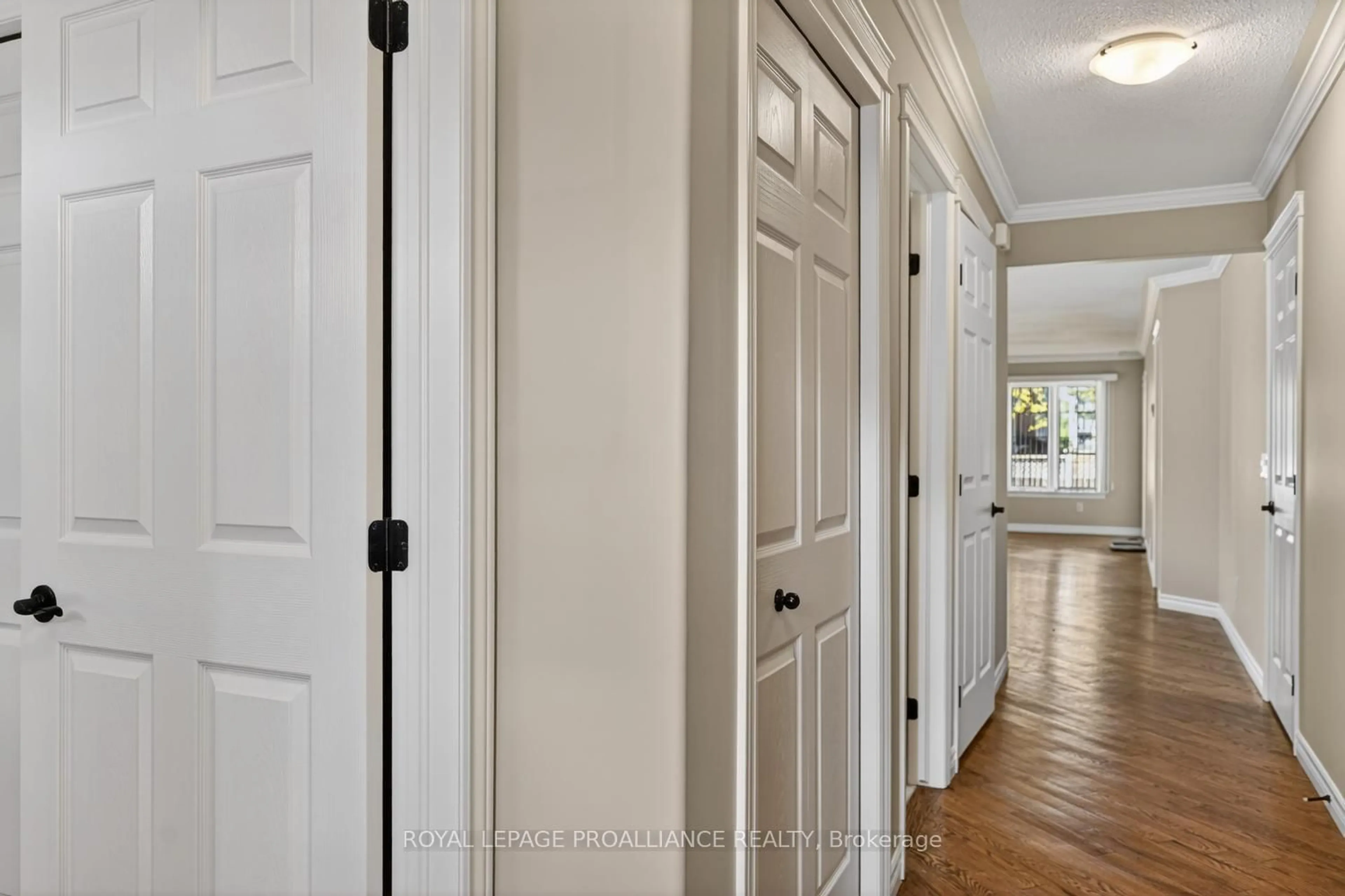 Indoor entryway for 157 Steacy Gdns, Brockville Ontario K6V 0B5