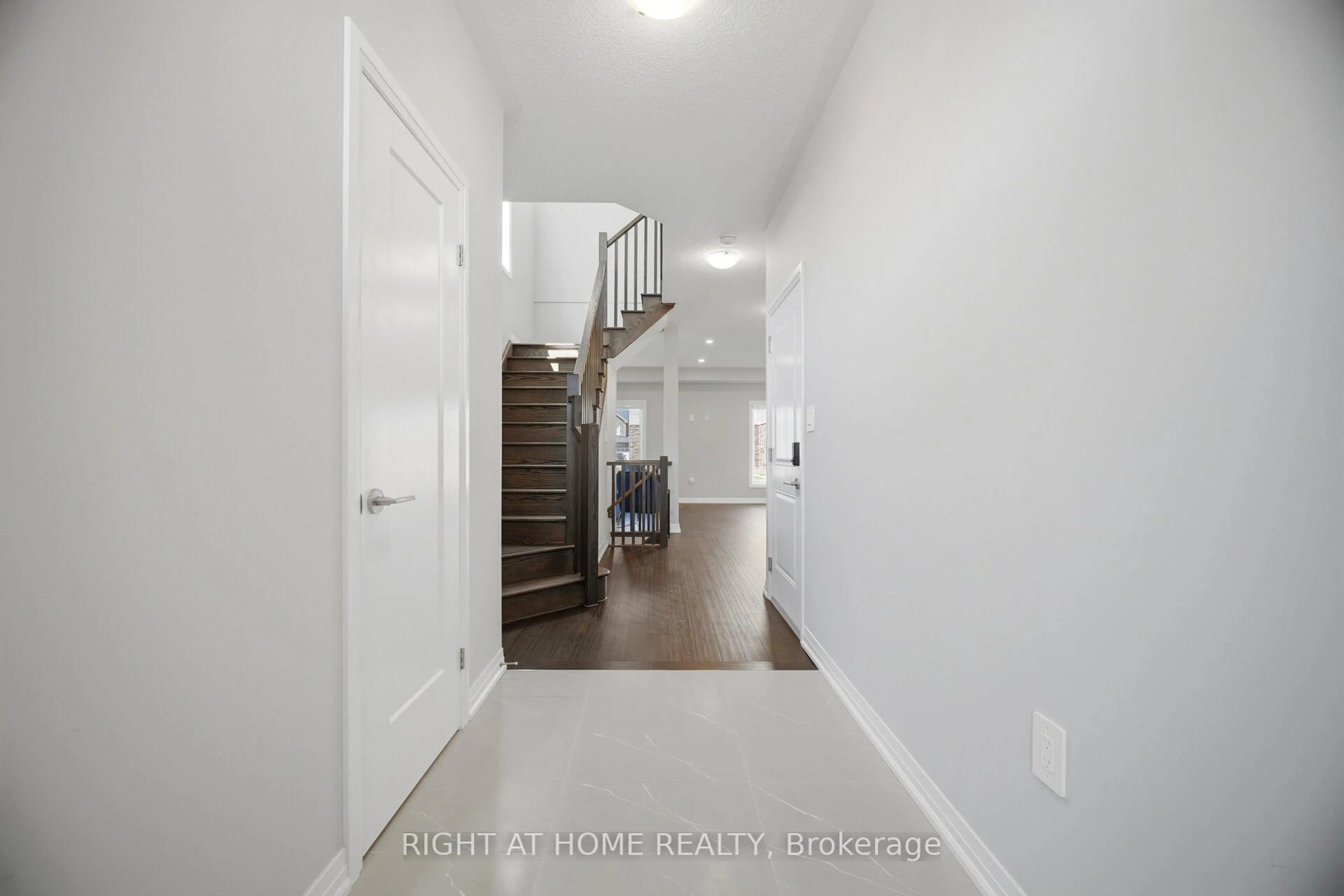 Indoor entryway for 190 Rockledge Dr, Hamilton Ontario L0R 1P0