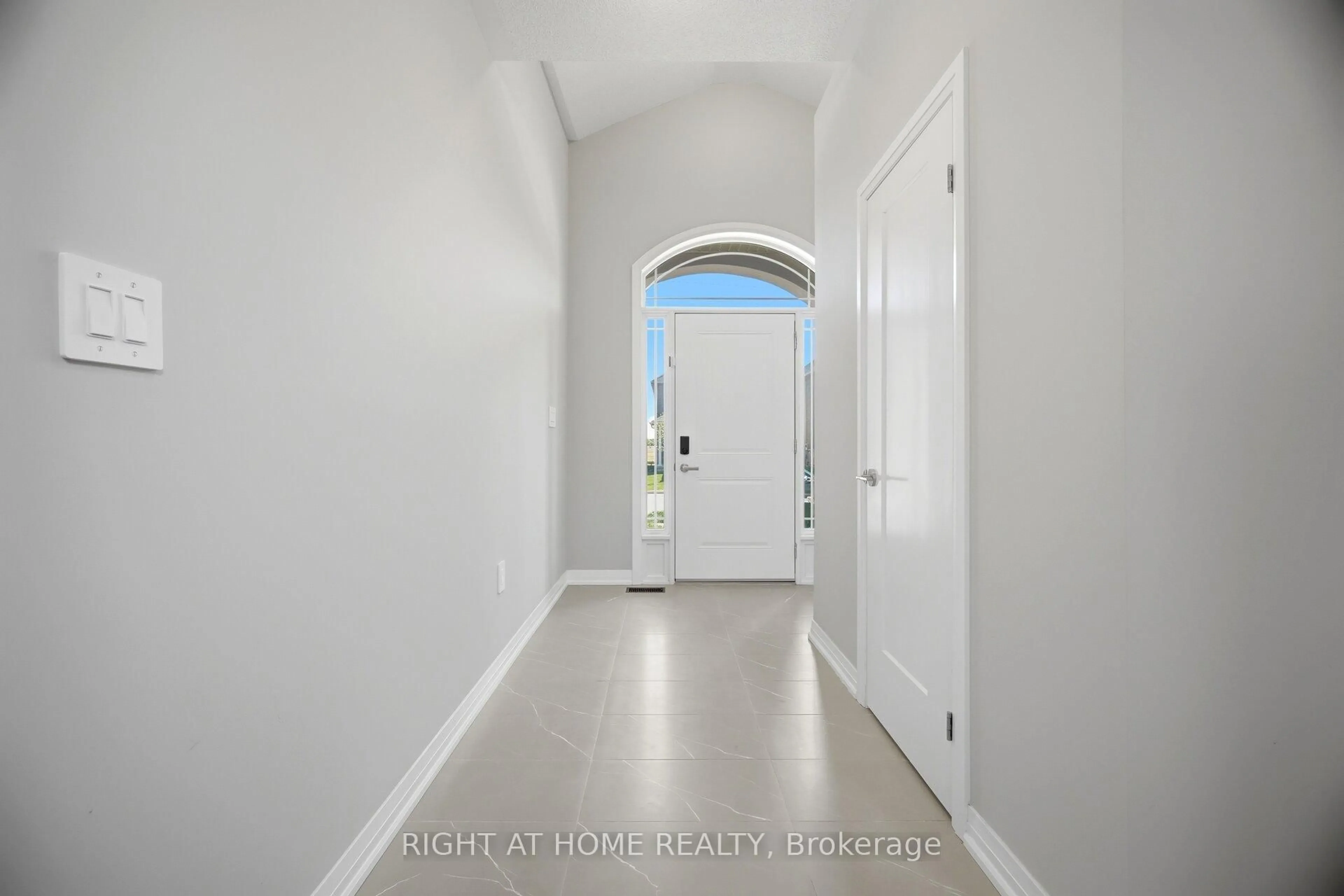 Indoor entryway for 190 Rockledge Dr, Hamilton Ontario L0R 1P0