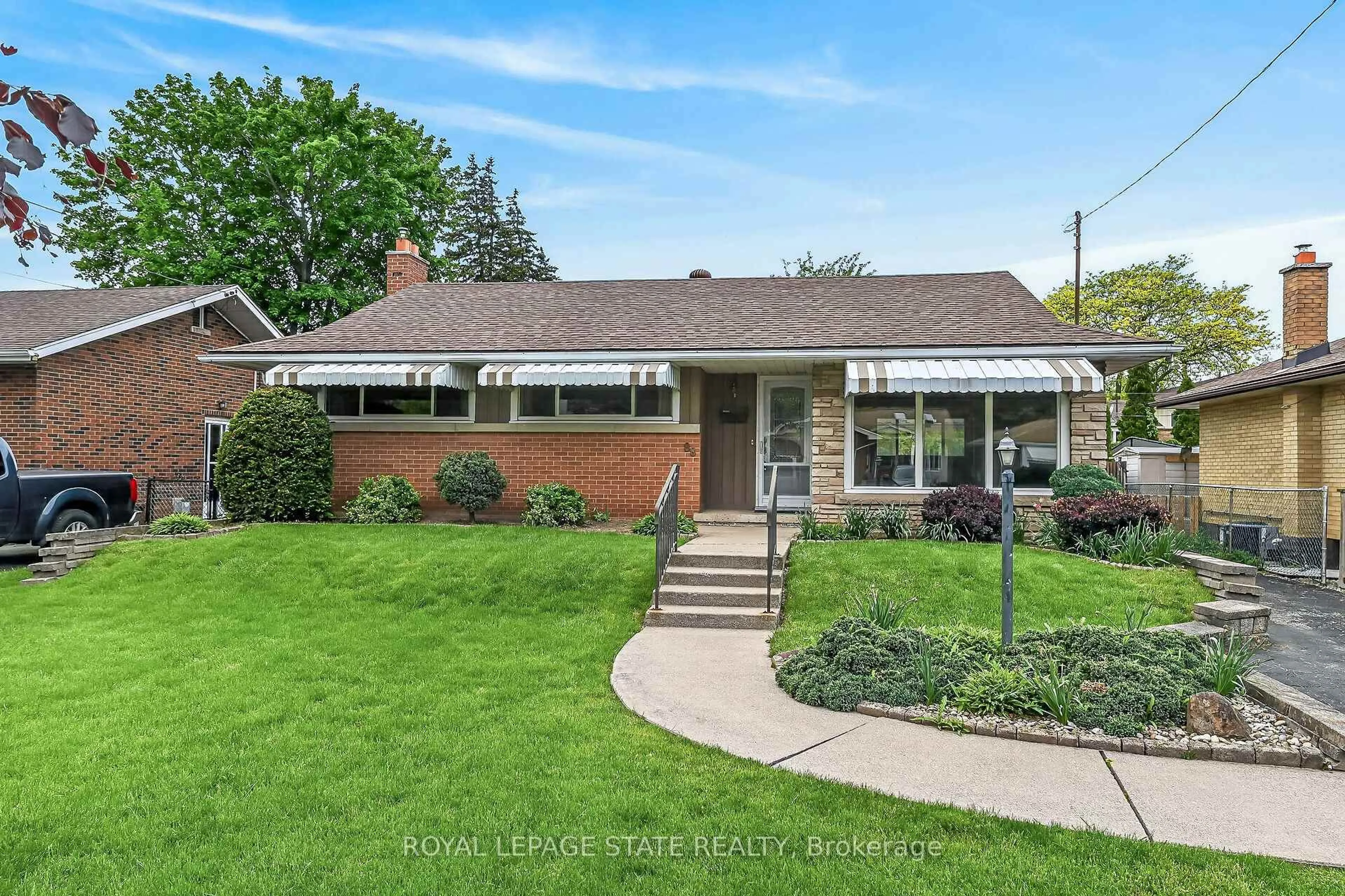 Home with brick exterior material, street for 88 West 33rd St, Hamilton Ontario L9C 5J1