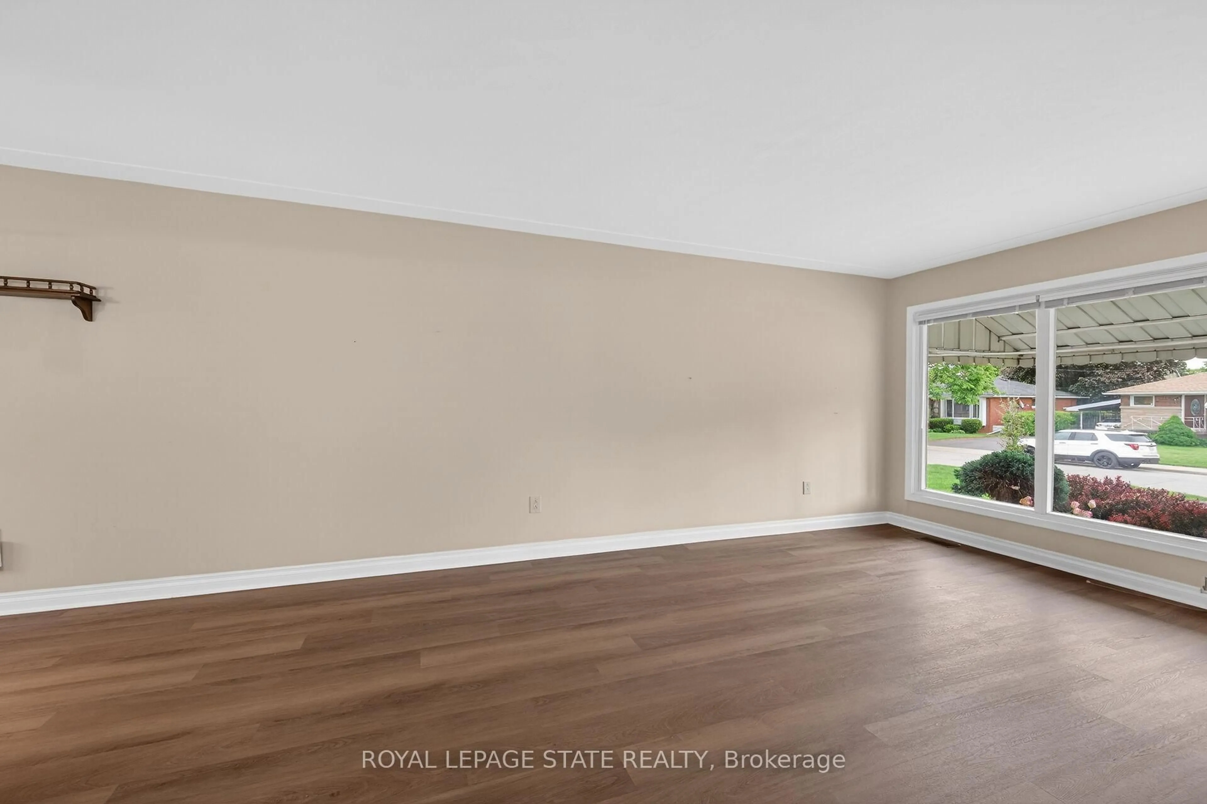 A pic of a room for 88 West 33rd St, Hamilton Ontario L9C 5J1