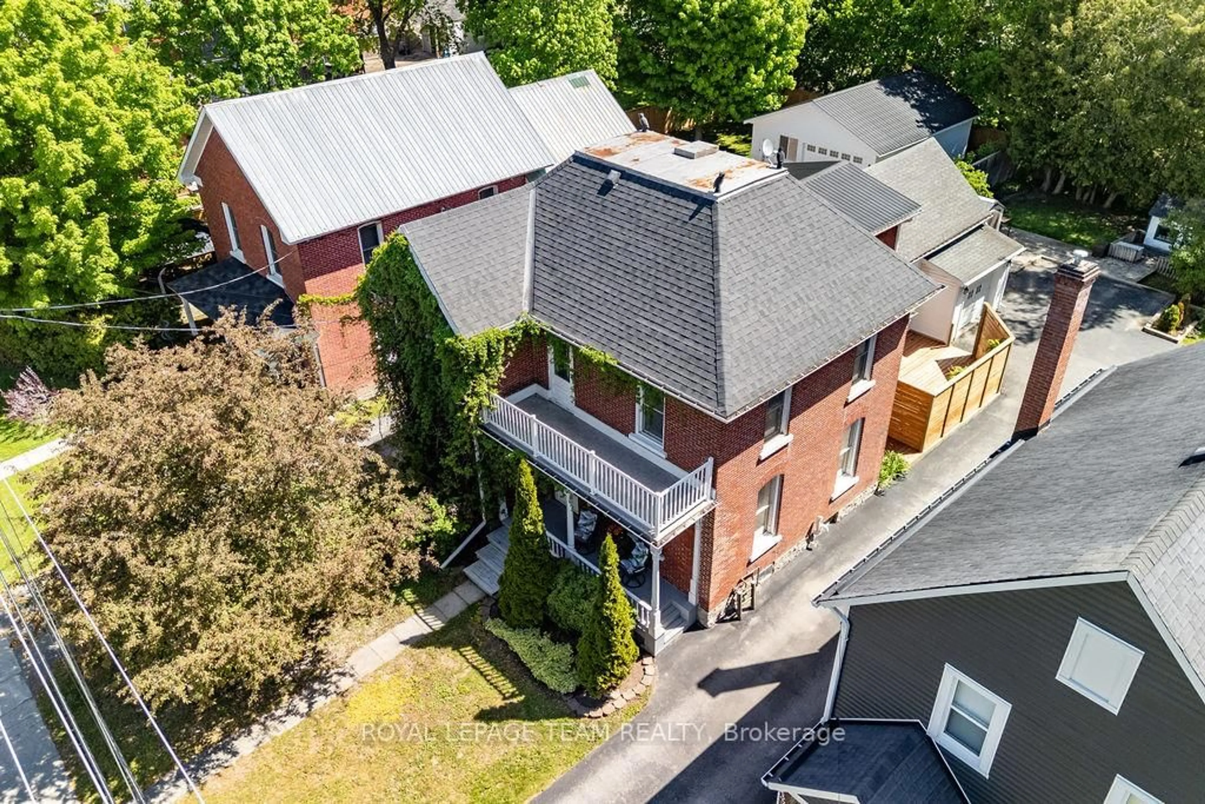 A pic from outside/outdoor area/front of a property/back of a property/a pic from drone, street for 241 John St, Arnprior Ontario K7S 2P3