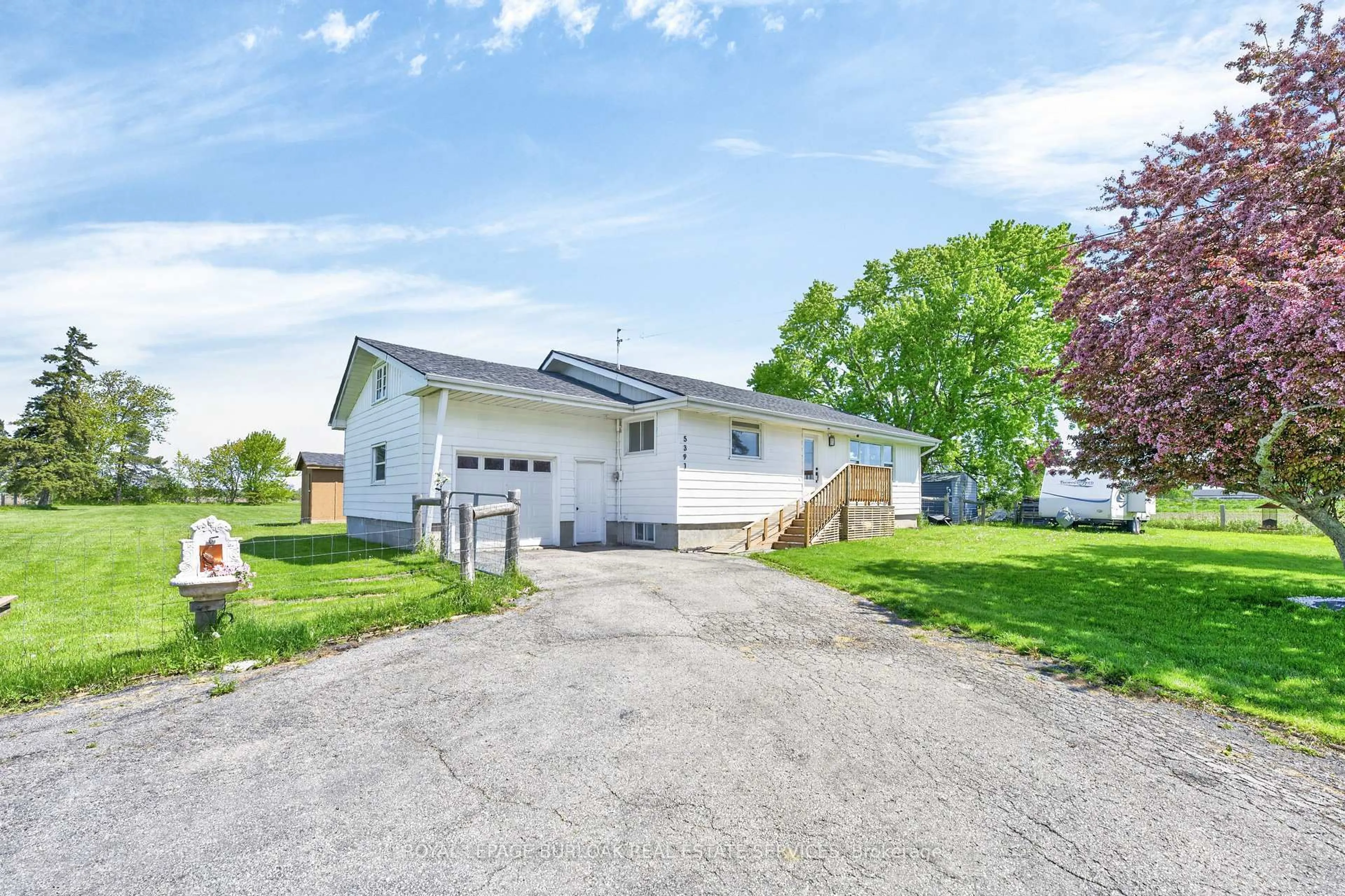 A pic from outside/outdoor area/front of a property/back of a property/a pic from drone, street for 5391 Rainham Rd, Haldimand Ontario N0A 1P0