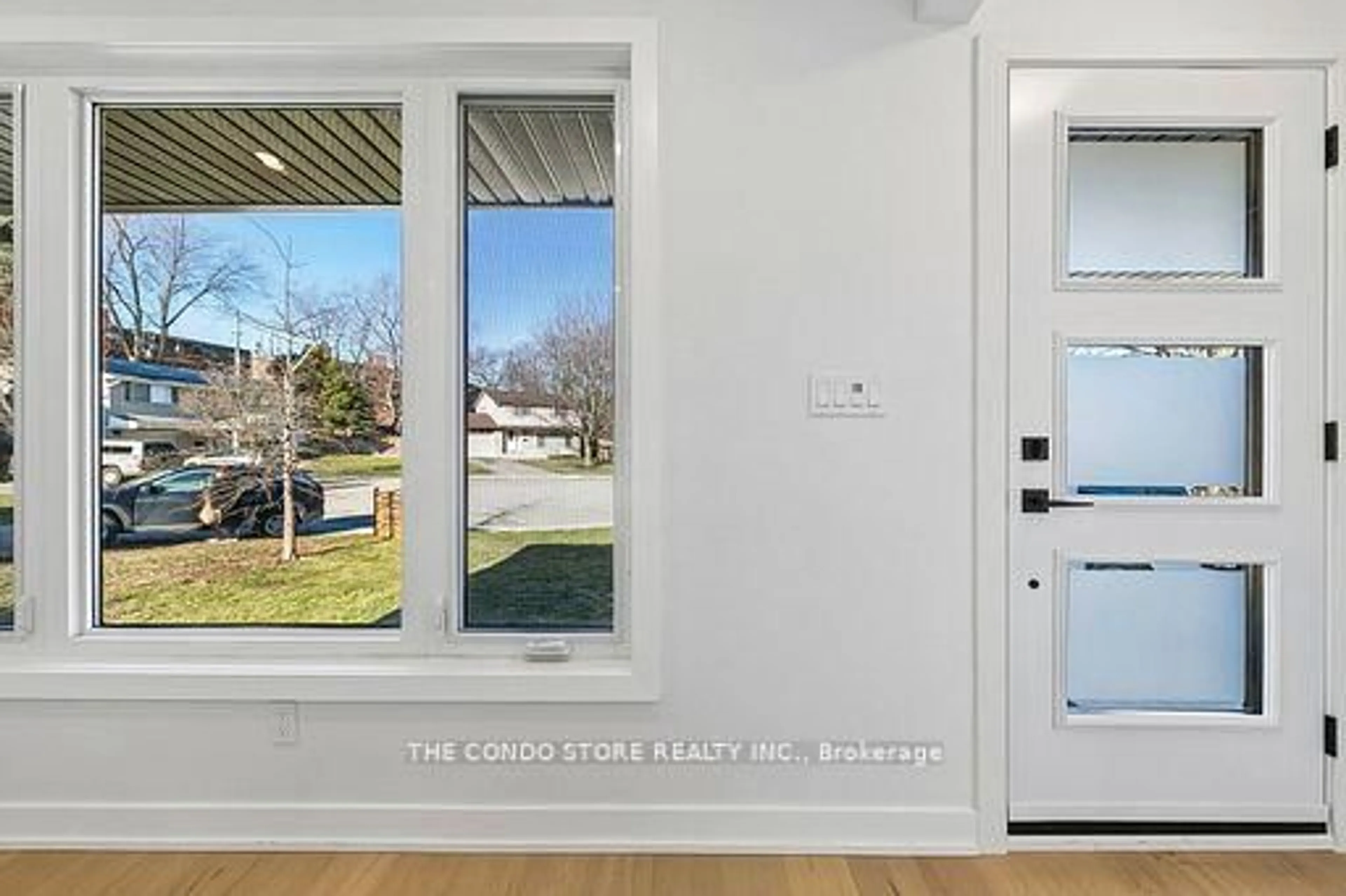Indoor entryway for 15 Colonial Crt, Hamilton Ontario L8K 4H2