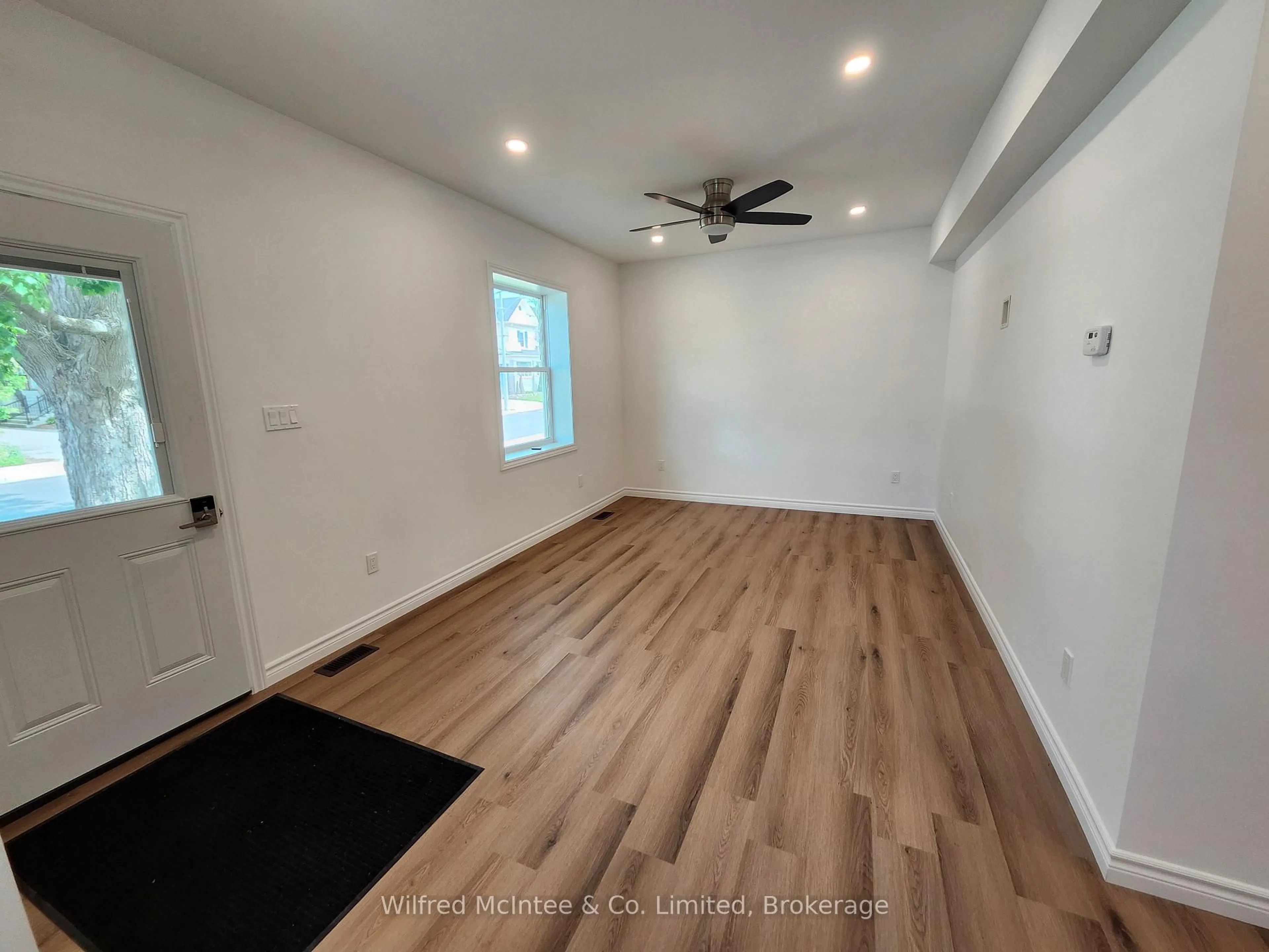 A pic of a room for 471 9TH St, Hanover Ontario N4N 1M1