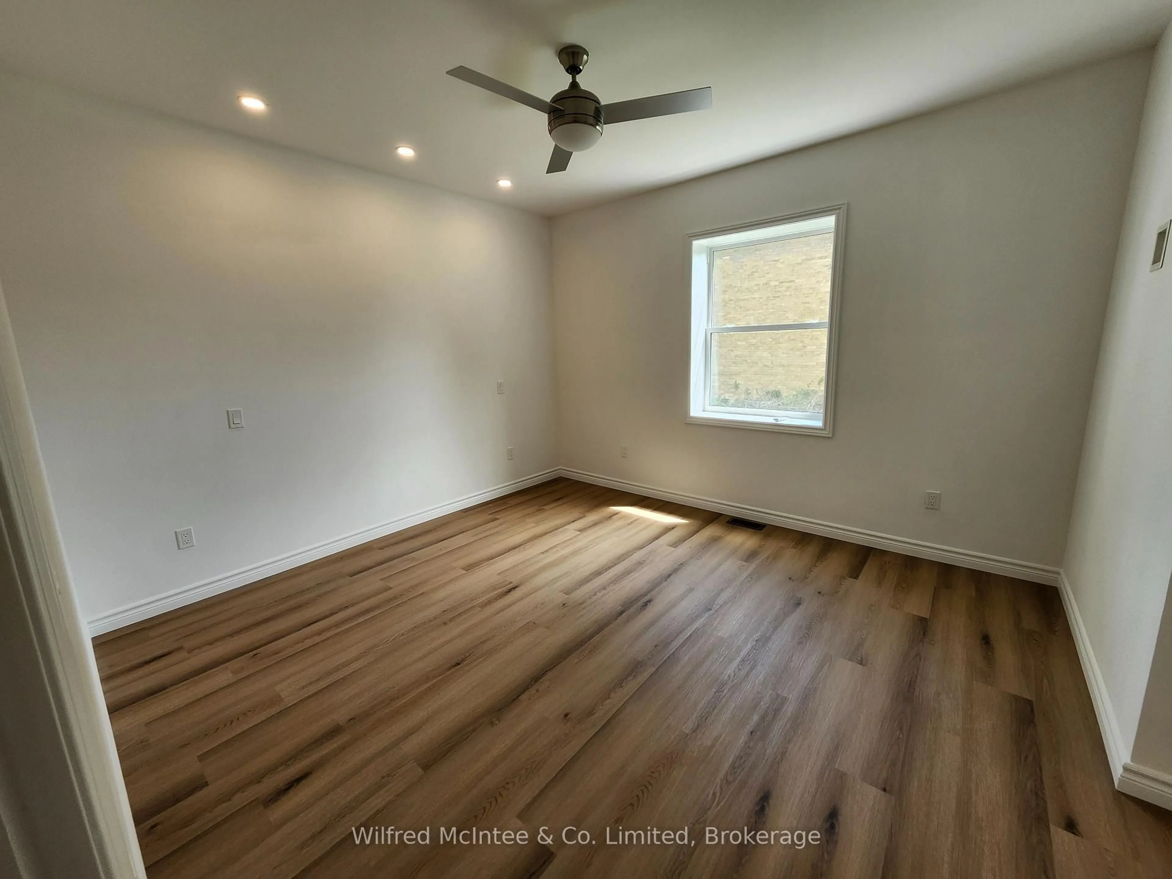 A pic of a room for 471 9TH St, Hanover Ontario N4N 1M1
