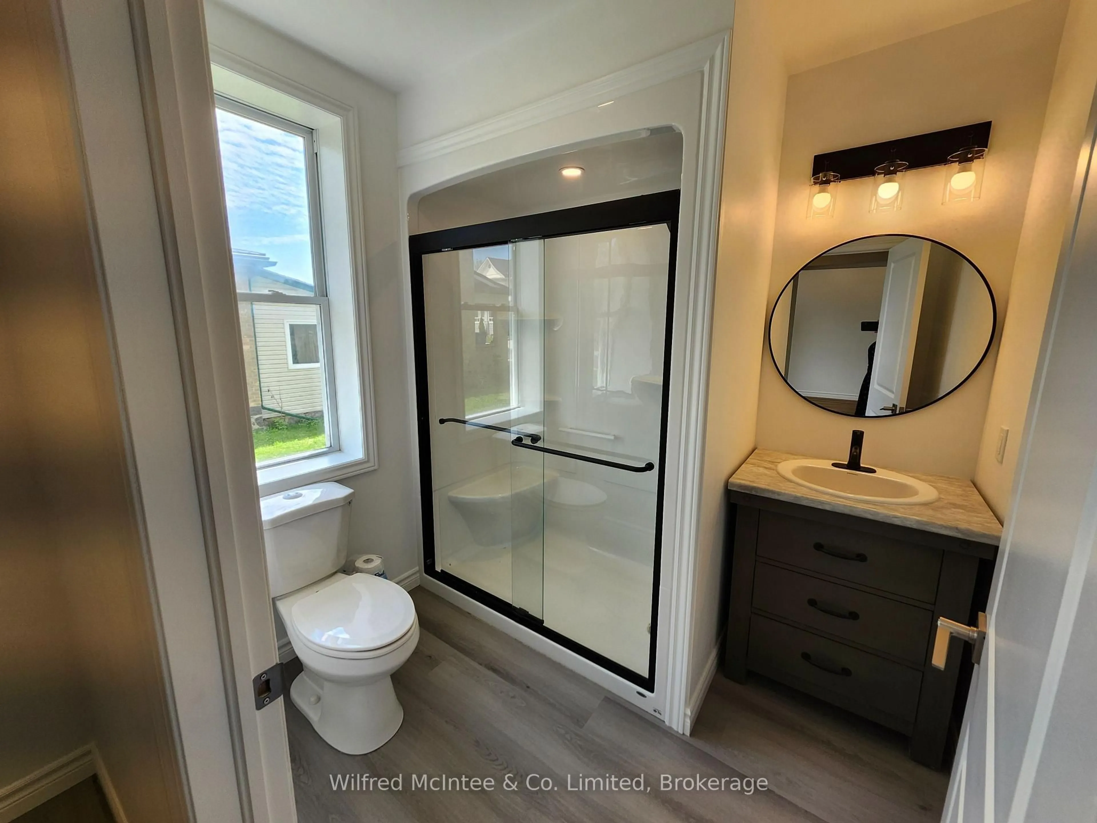 Contemporary bathroom, ceramic/tile floor for 471 9TH St, Hanover Ontario N4N 1M1