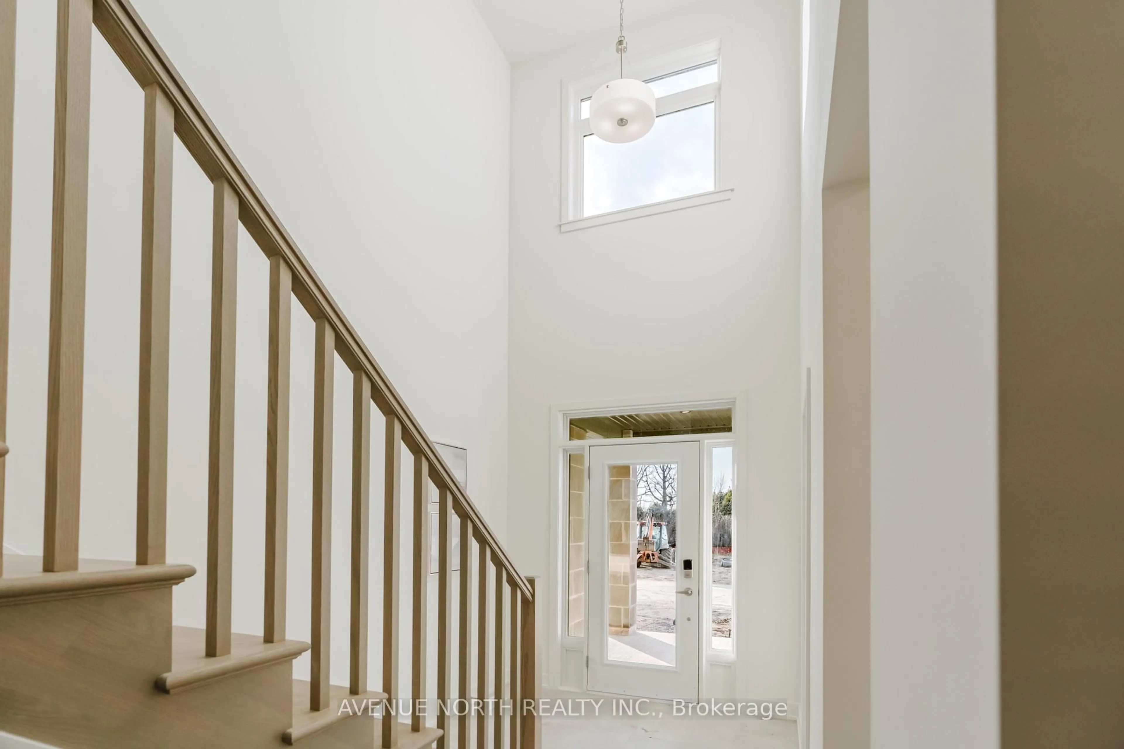 Indoor foyer for 1729 Rotterdam Circ, Ottawa Ontario K2W 1A5