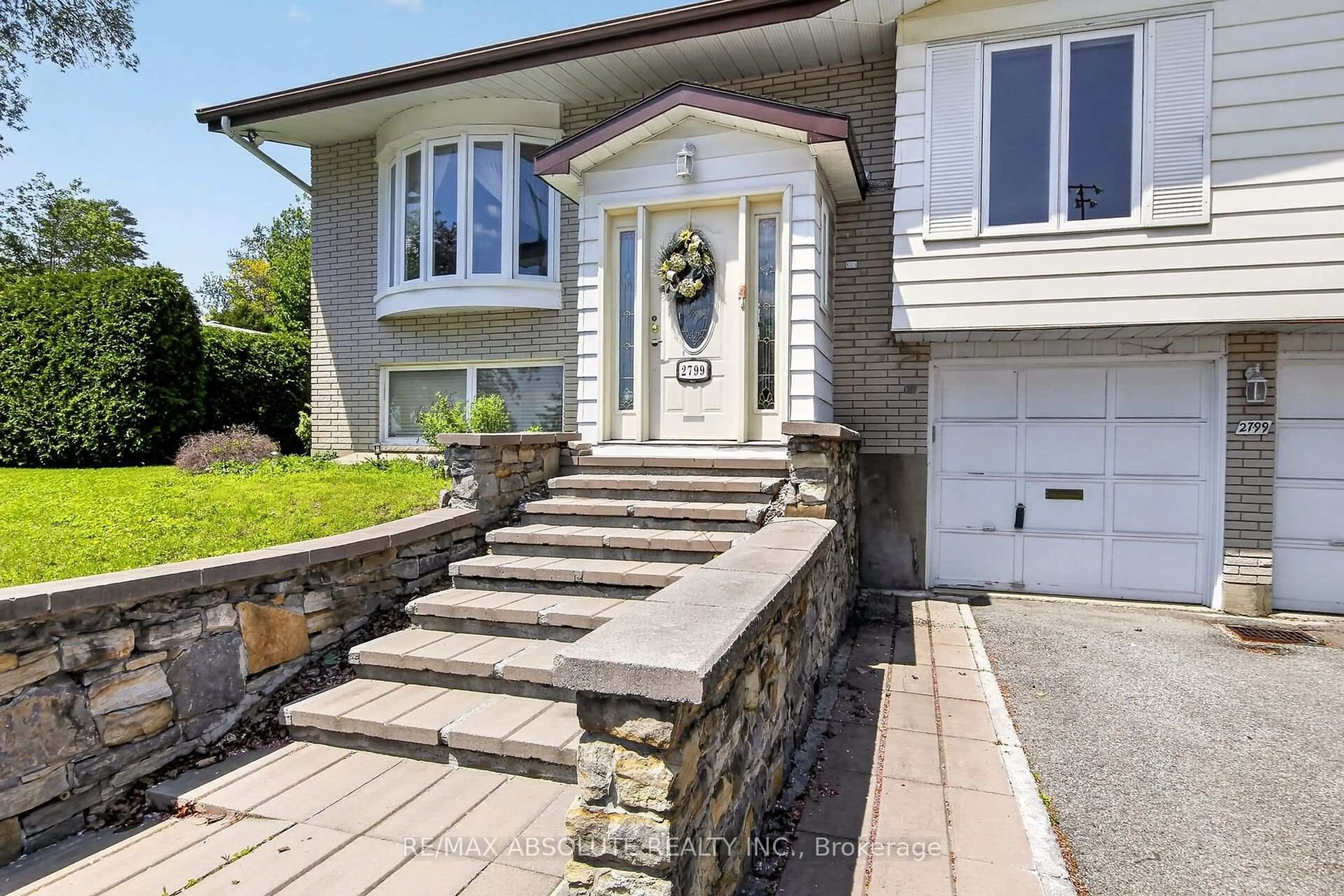 Unknown for 2799 Dumaurier Ave, Ottawa Ontario K2B 7W2