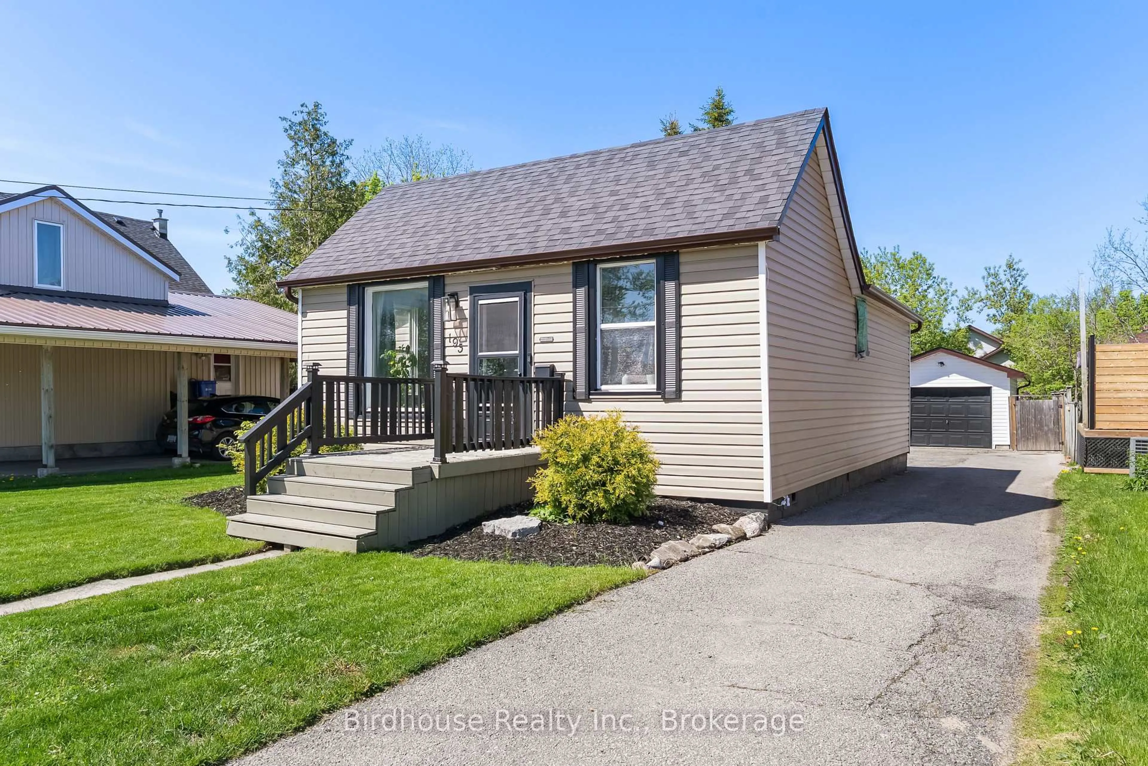 Home with vinyl exterior material, street for 195 William St, Kawartha Lakes Ontario K9V 4B8