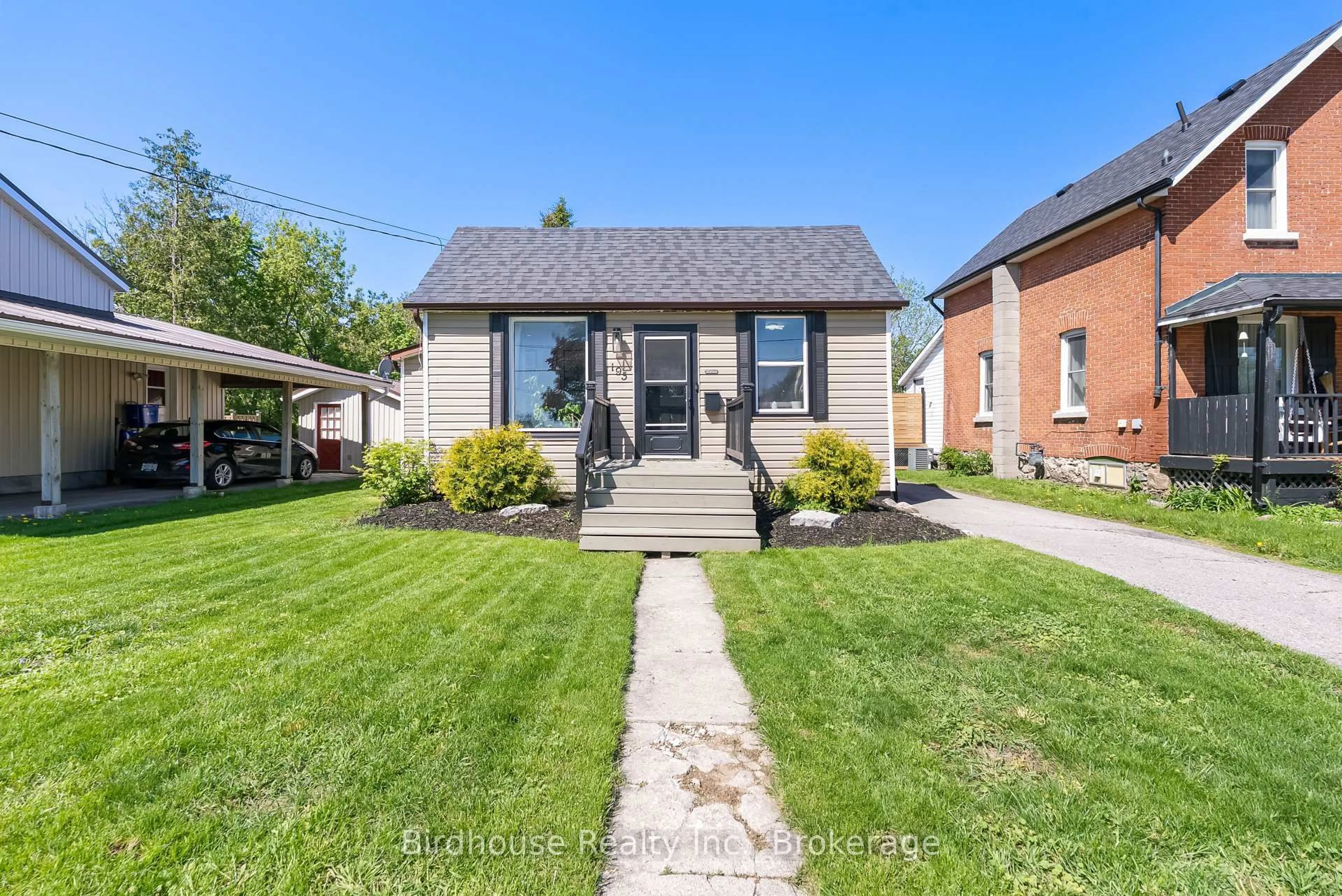 Home with brick exterior material, street for 195 William St, Kawartha Lakes Ontario K9V 4B8