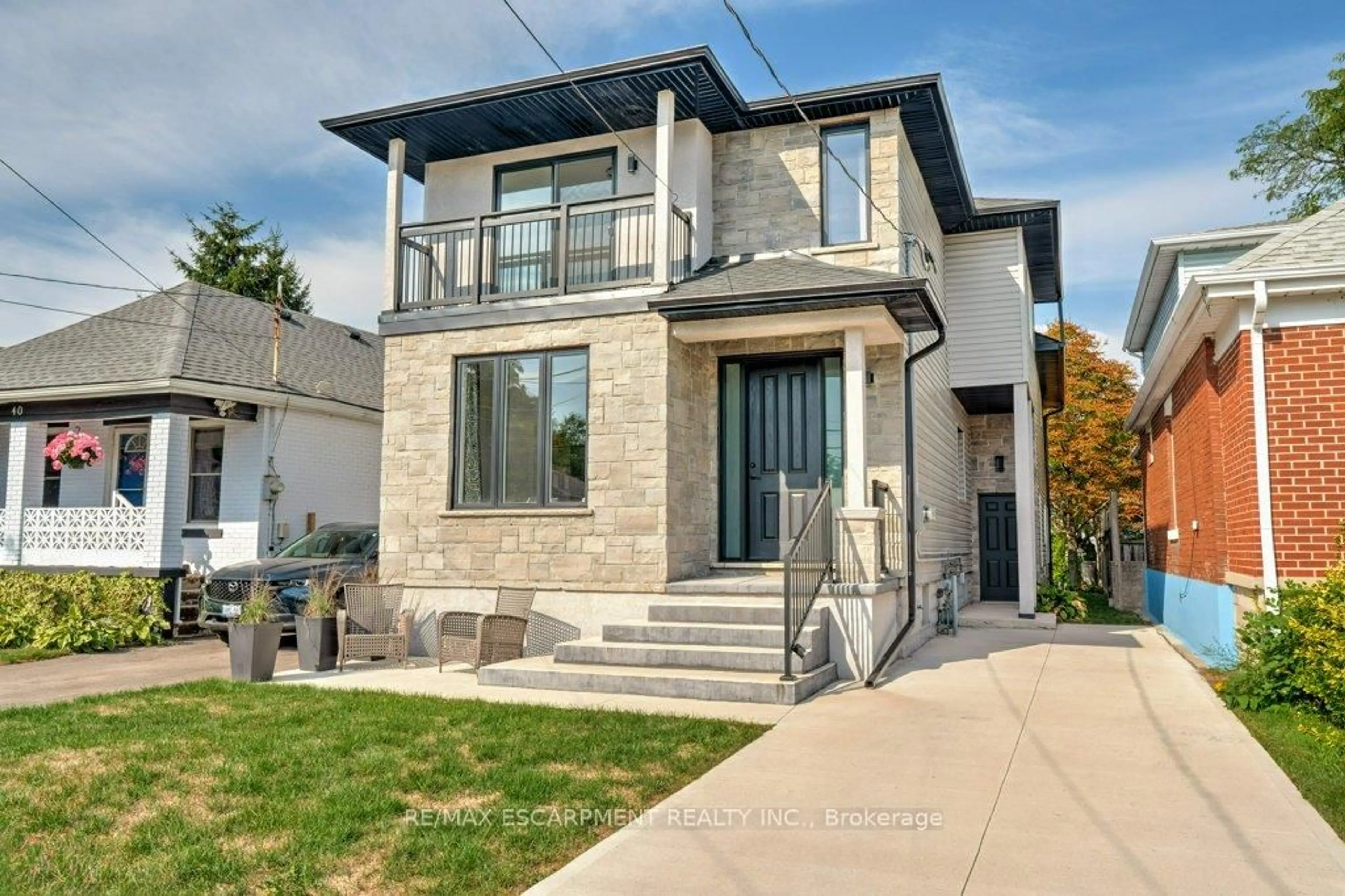 Home with brick exterior material, street for 38 East 16th St, Hamilton Ontario L9A 4H9