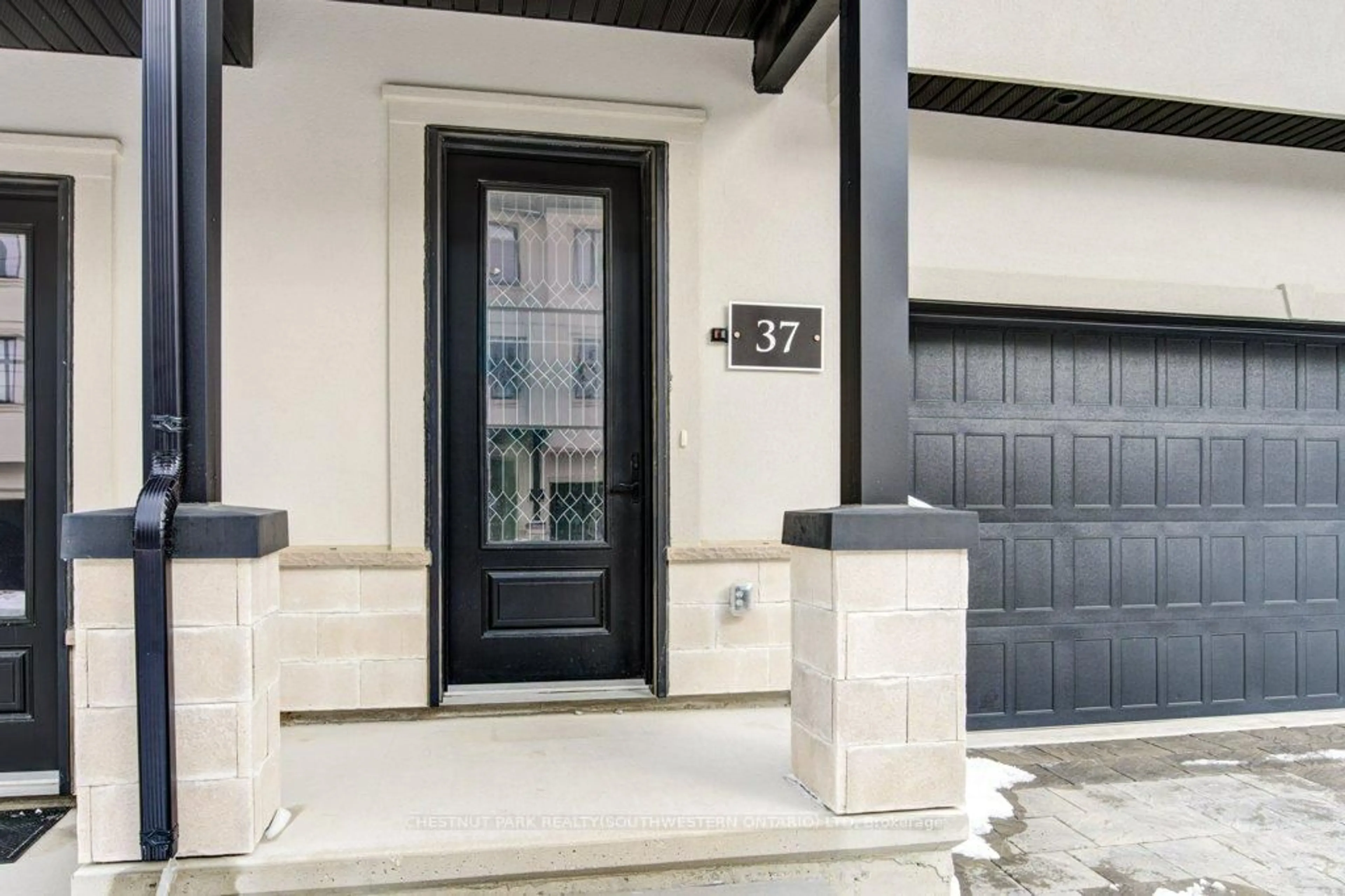 Indoor entryway for 435 Callaway Rd #37, London North Ontario N6G 2N1