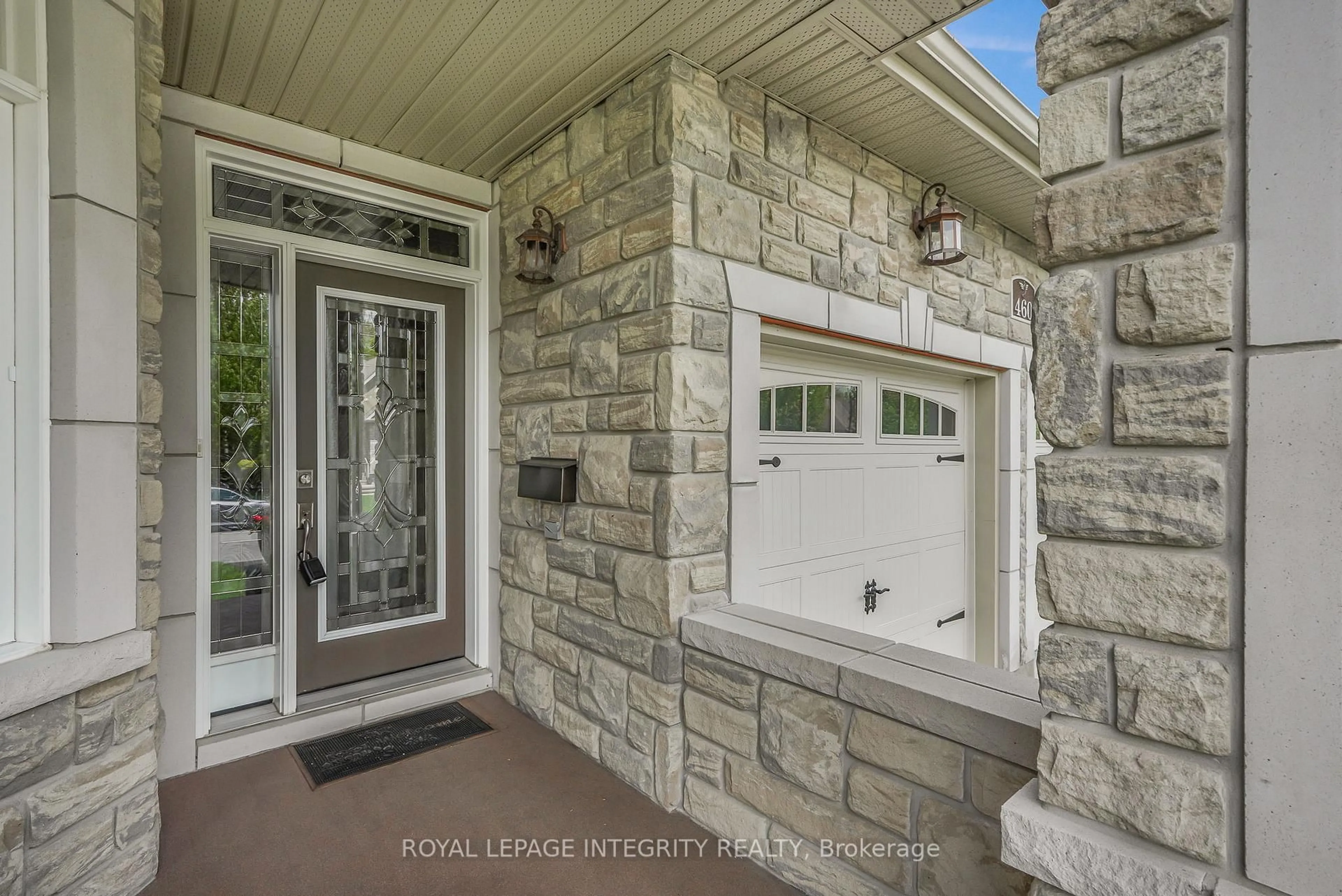Indoor entryway for 460 Jasper Cres, Clarence-Rockland Ontario K4K 0C7