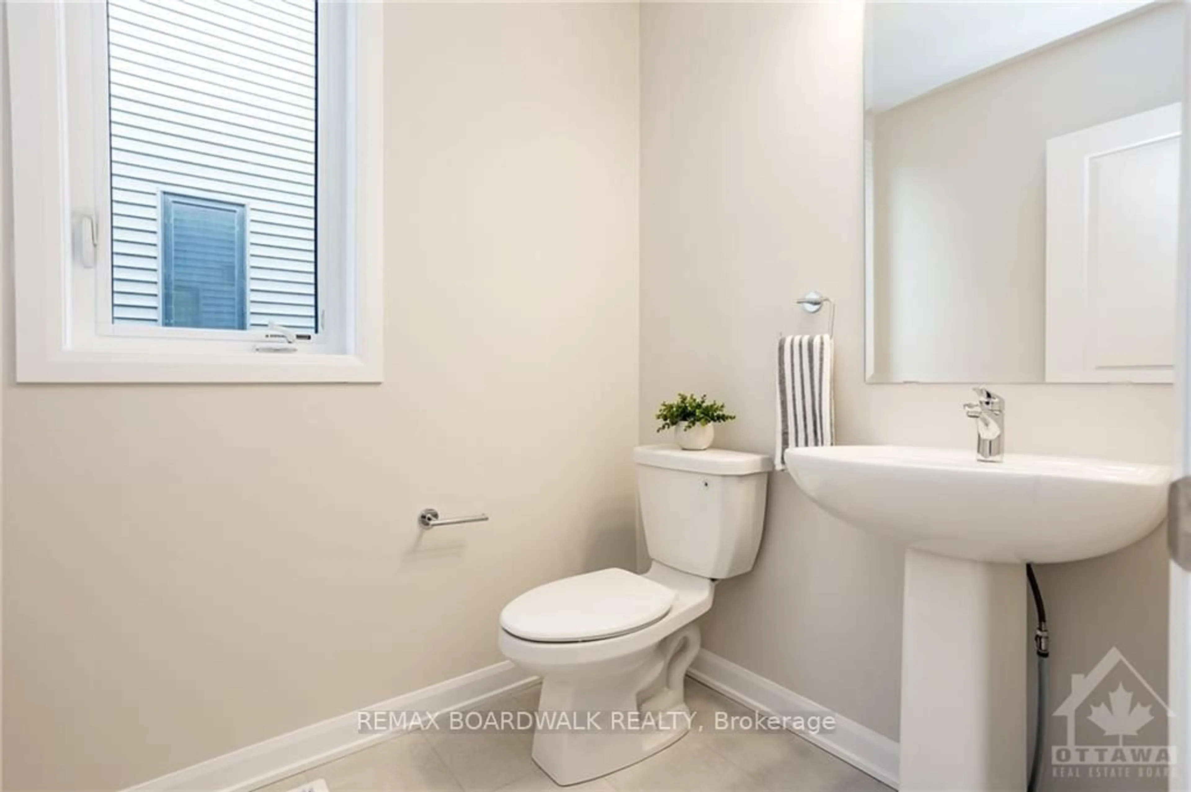 Standard bathroom, ceramic/tile floor for 262 TULLAGHAN Hts, Ottawa Ontario K2J 7C2