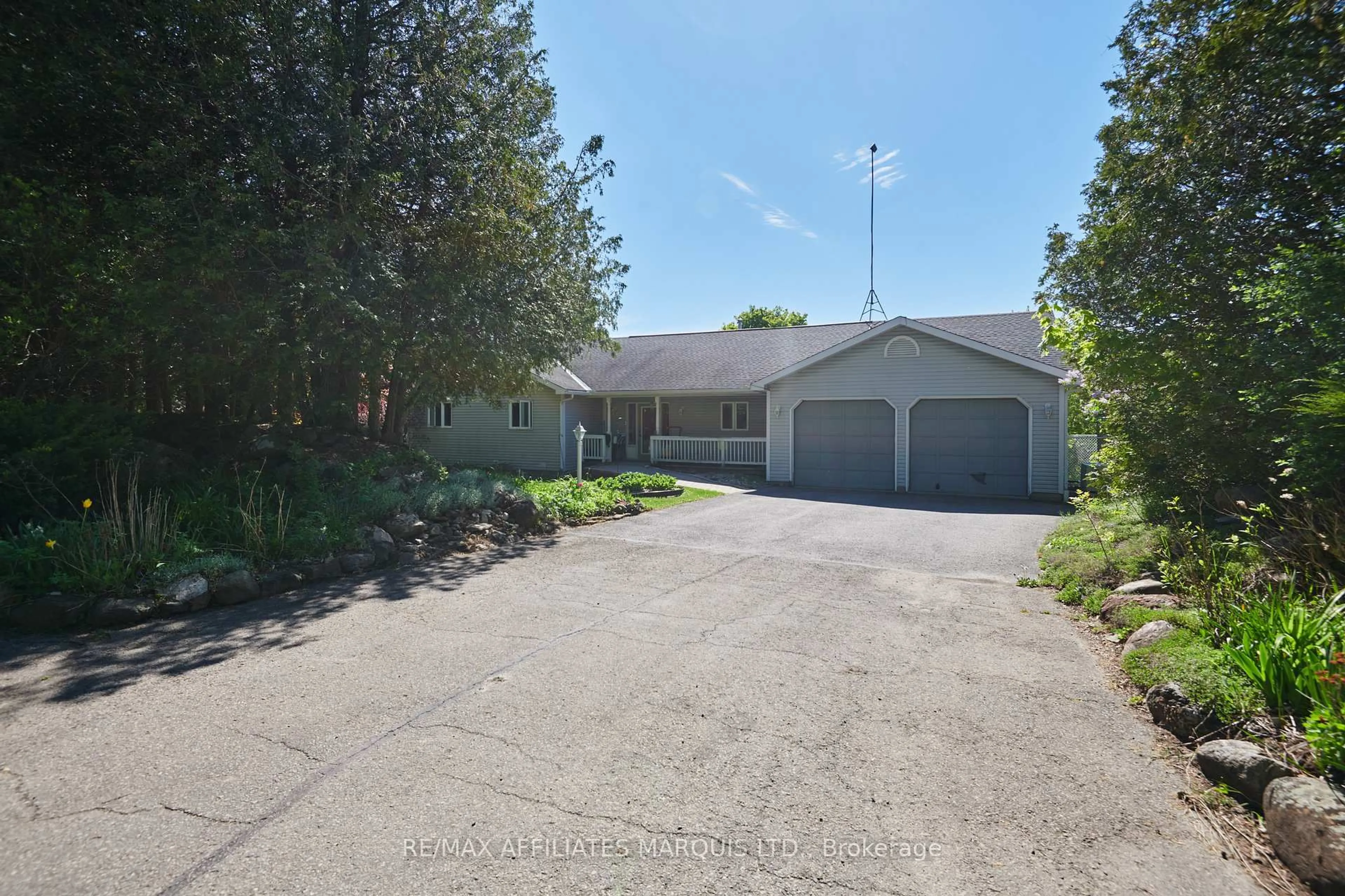 A pic from outside/outdoor area/front of a property/back of a property/a pic from drone, street for 926 Maple Hill Rd, North Grenville Ontario K0G 1T0