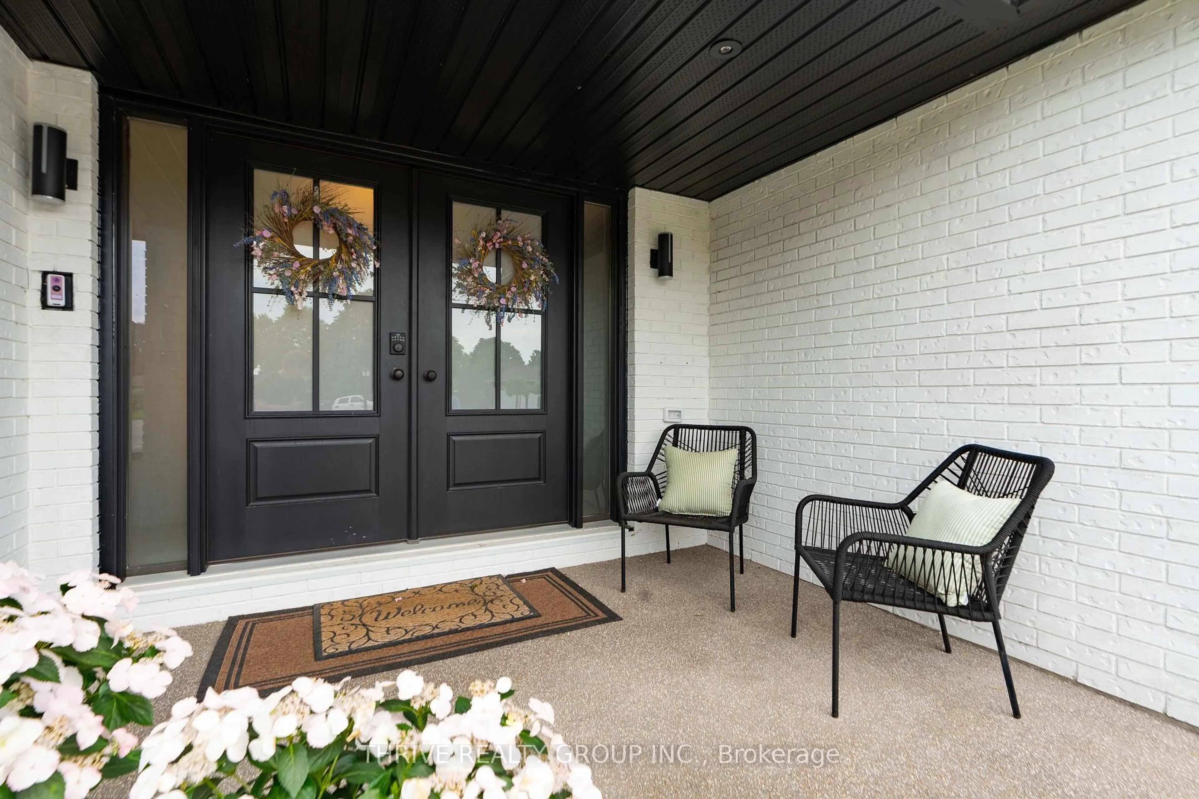Indoor entryway for 137 SHERWOOD Pl, Thames Centre Ontario N0L 1G3