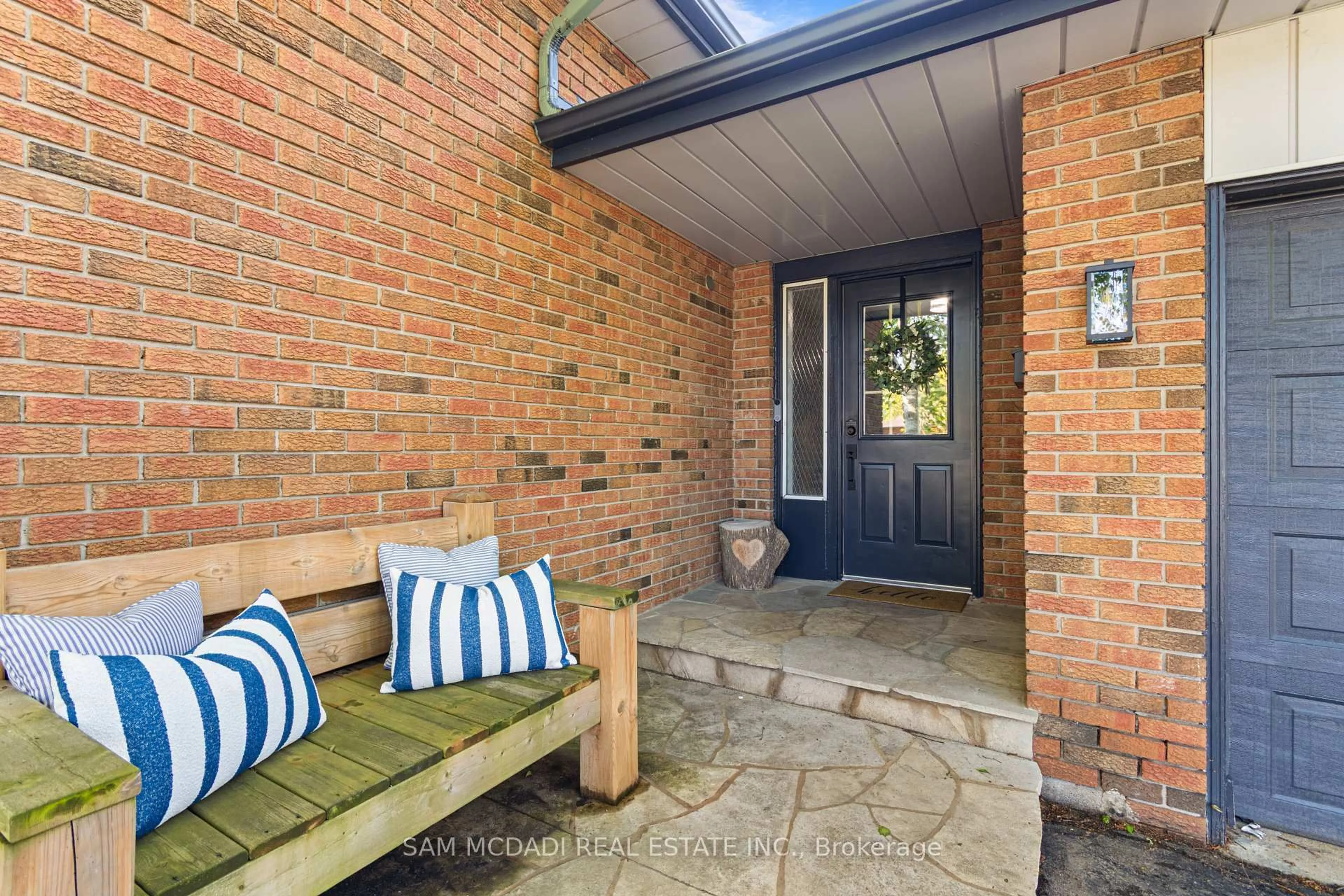 Unknown for 32 Milverton Clse, Hamilton Ontario L8B 0A9