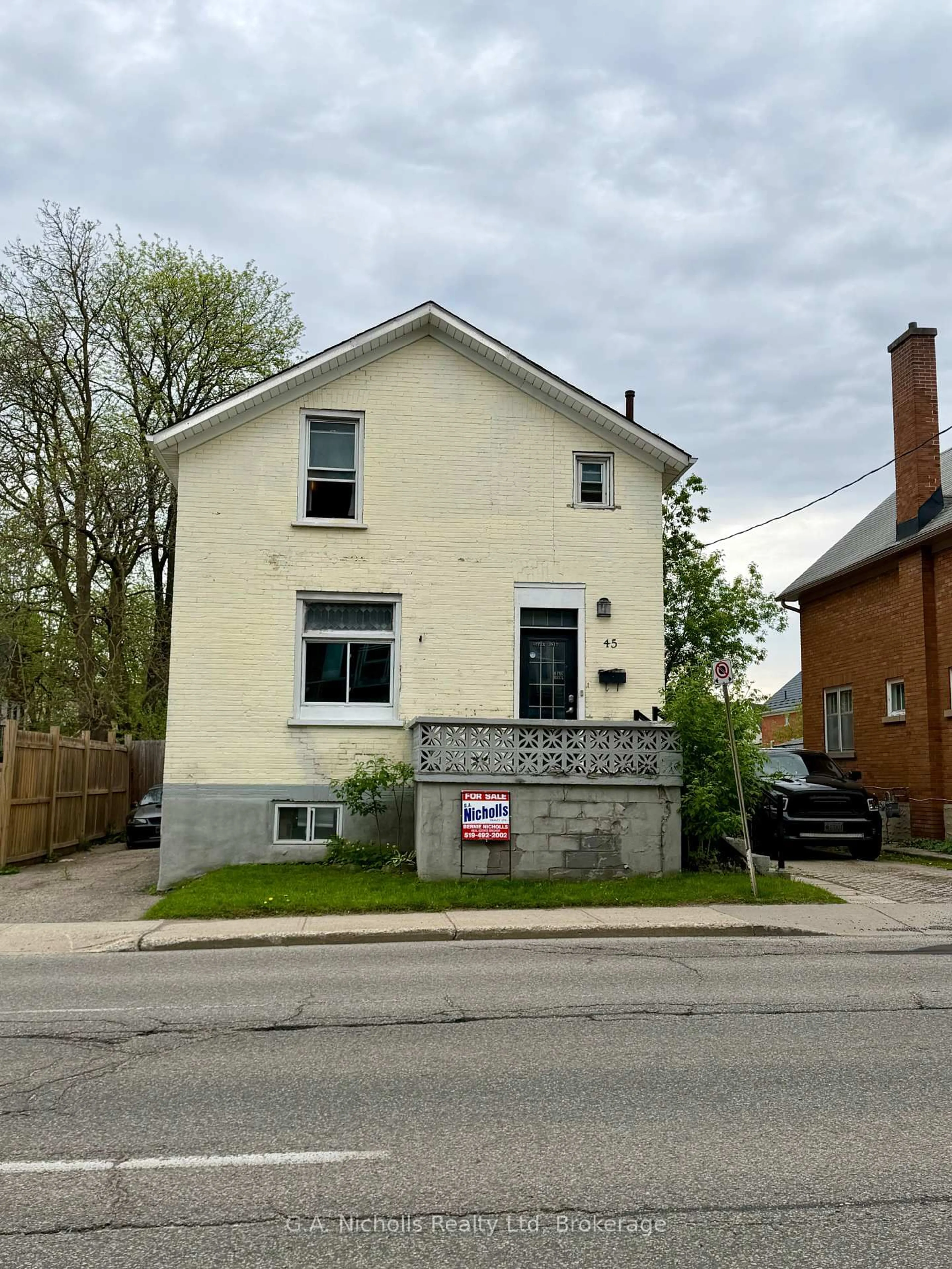 Home with brick exterior material, building for 45 Bridgeport Rd, Waterloo Ontario N2J 2J4