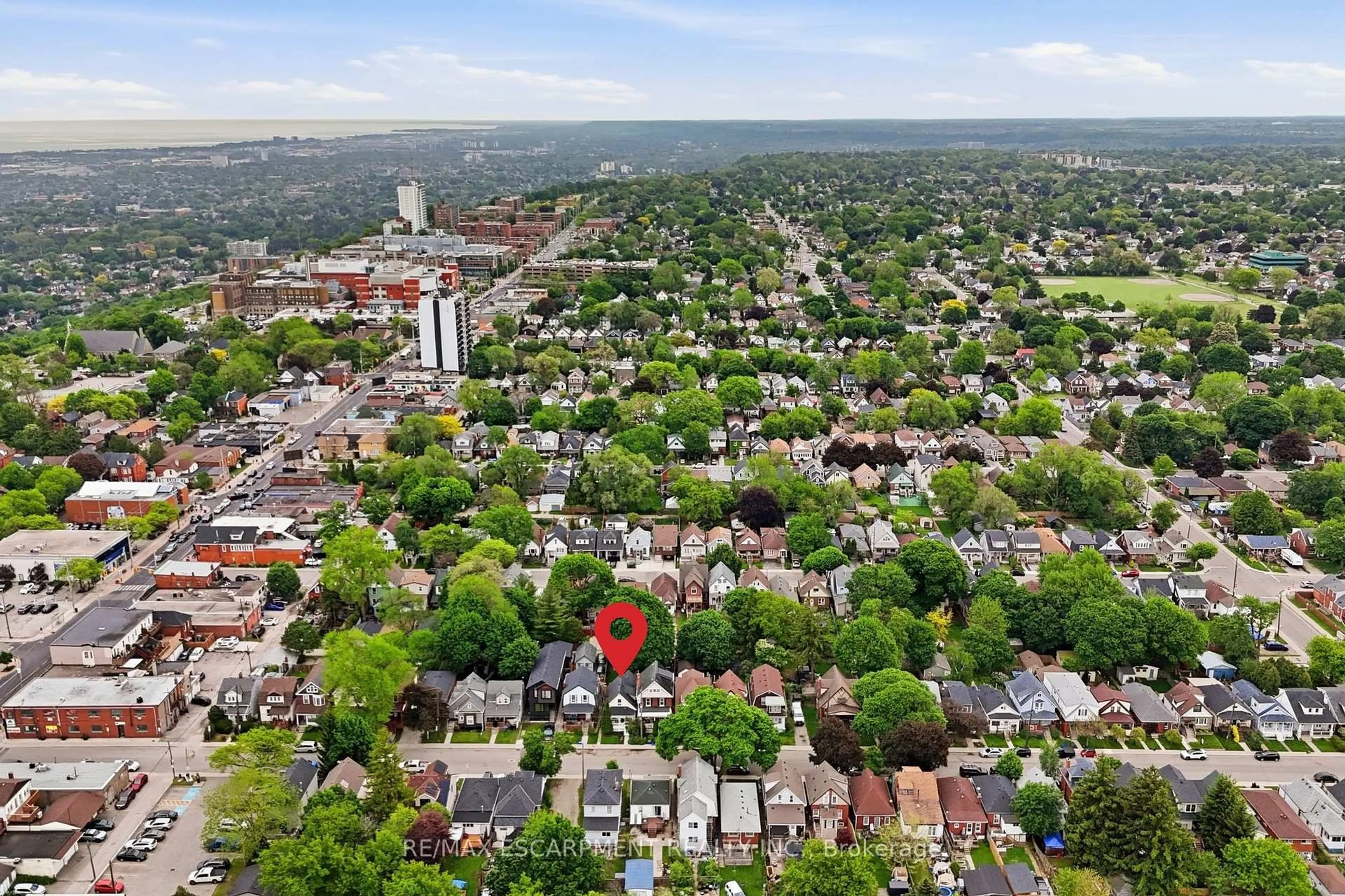 A pic from outside/outdoor area/front of a property/back of a property/a pic from drone, unknown for 23 East 21st St, Hamilton Ontario L8V 2T3