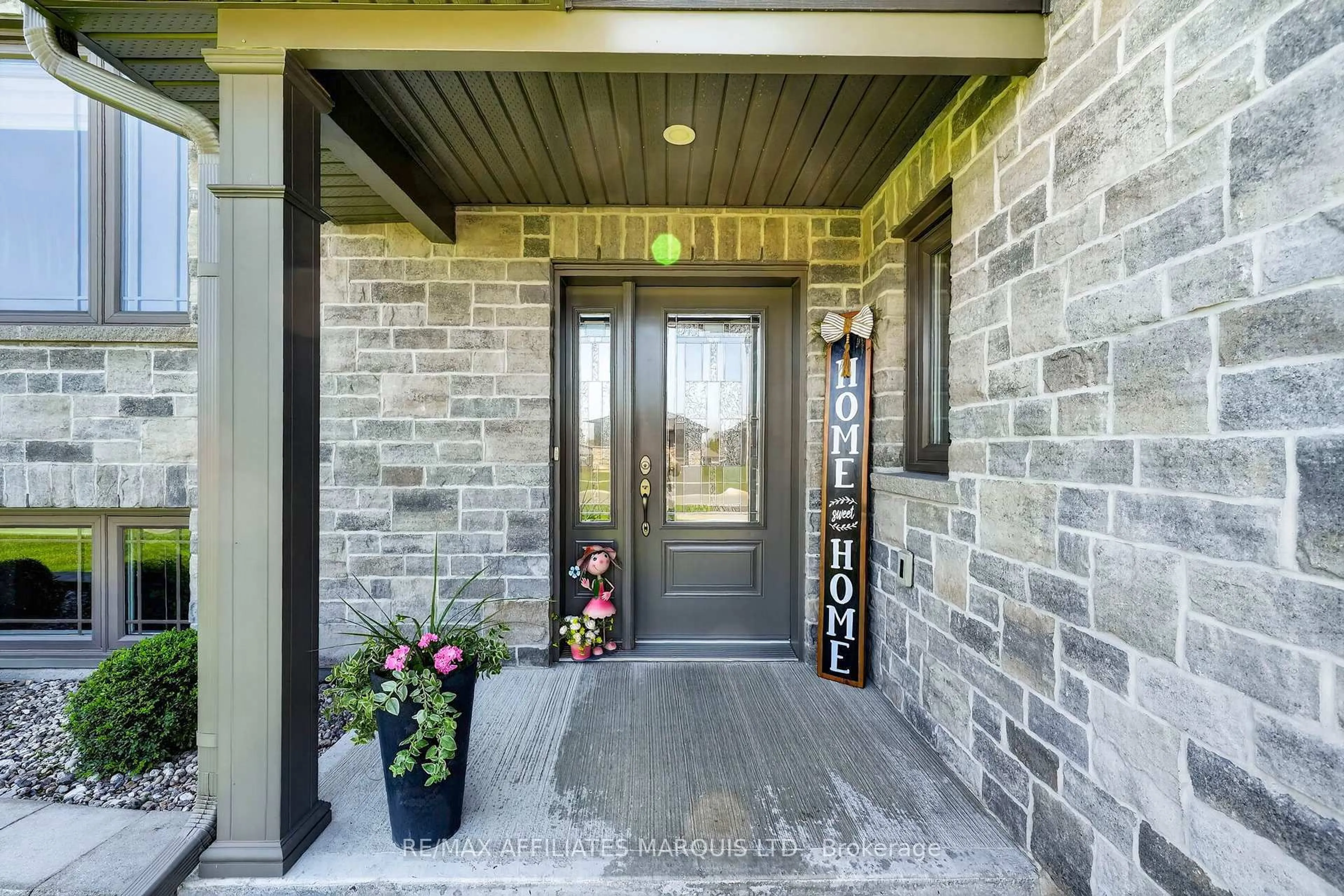 Indoor entryway for 2140 Burke Ave, Cornwall Ontario K6H 5B4