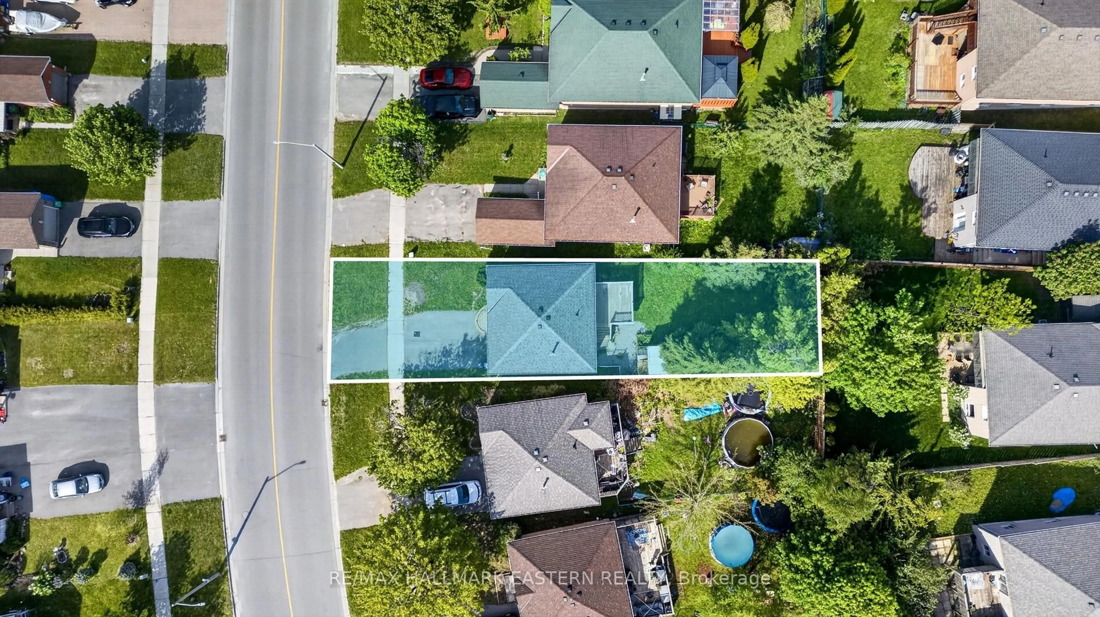A pic from outside/outdoor area/front of a property/back of a property/a pic from drone, unknown for 285 Towerhill Rd, Peterborough Ontario K9H 7N1