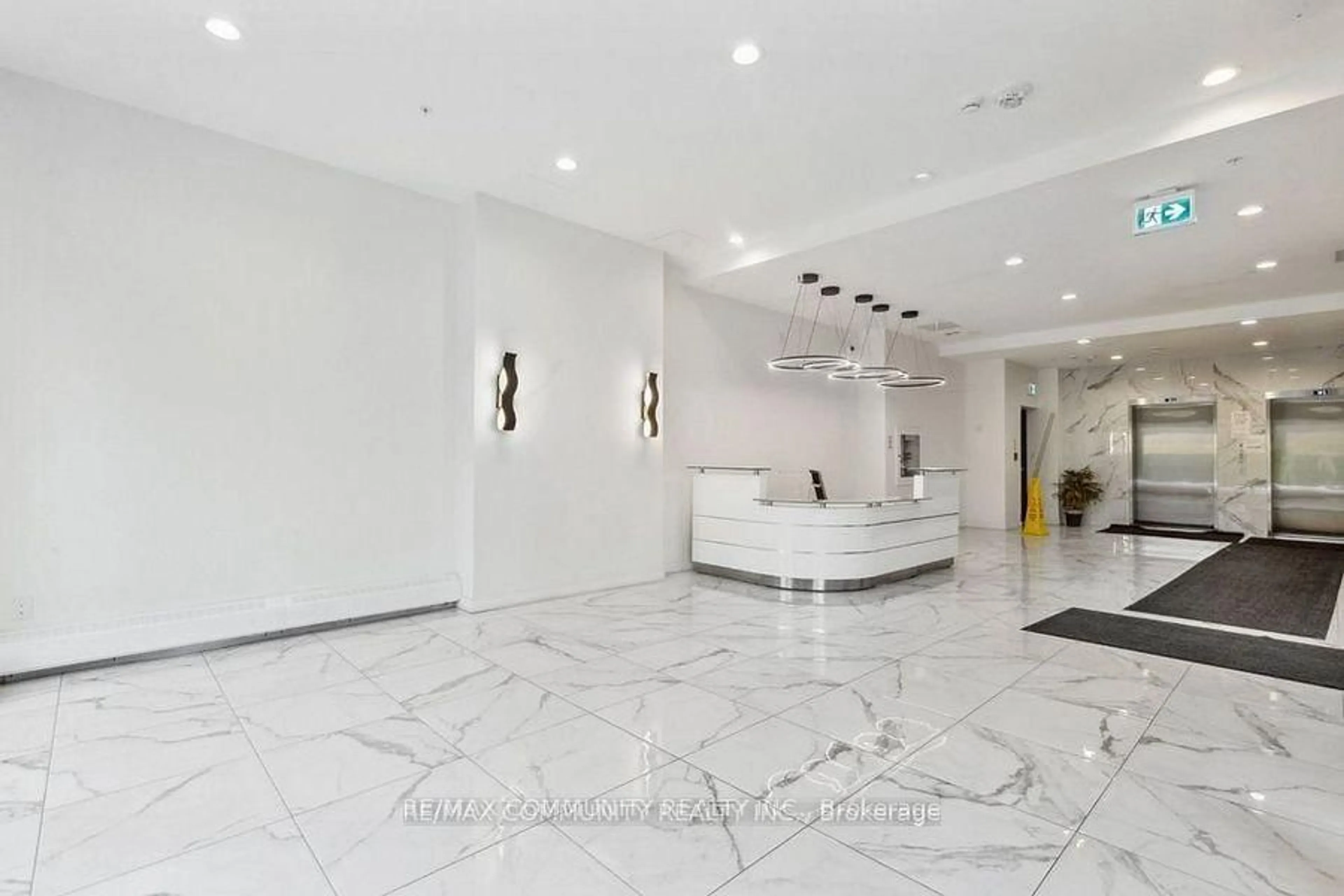 Lobby for 128 King St #905, Waterloo Ontario N2J 0E9