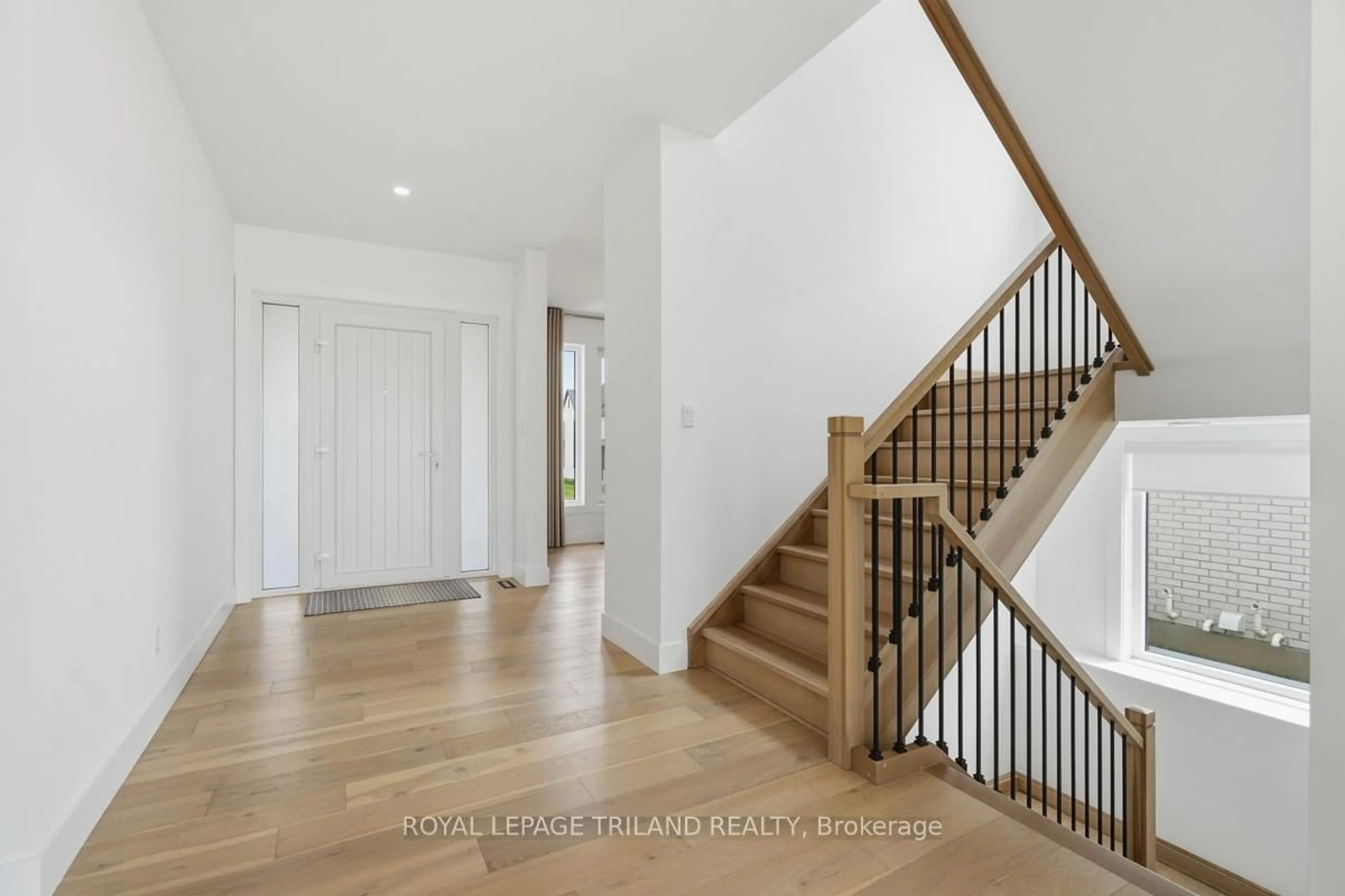 Indoor entryway for 77 Crestview Dr, Middlesex Centre Ontario N0L 1R0