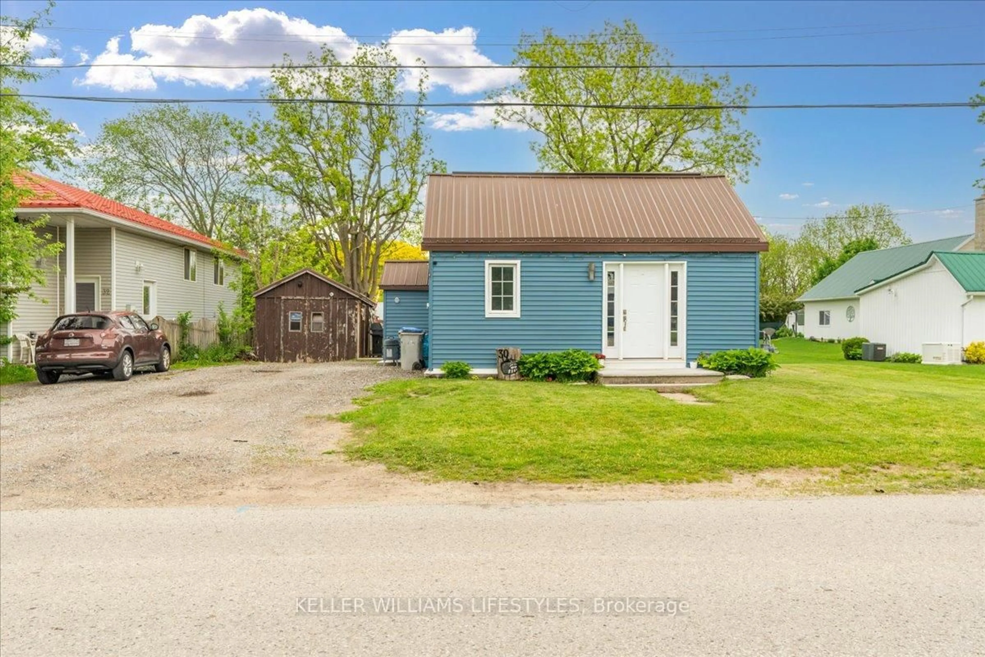 A pic from outside/outdoor area/front of a property/back of a property/a pic from drone, street for 30 Queen St, Lambton Shores Ontario N0N 1J0