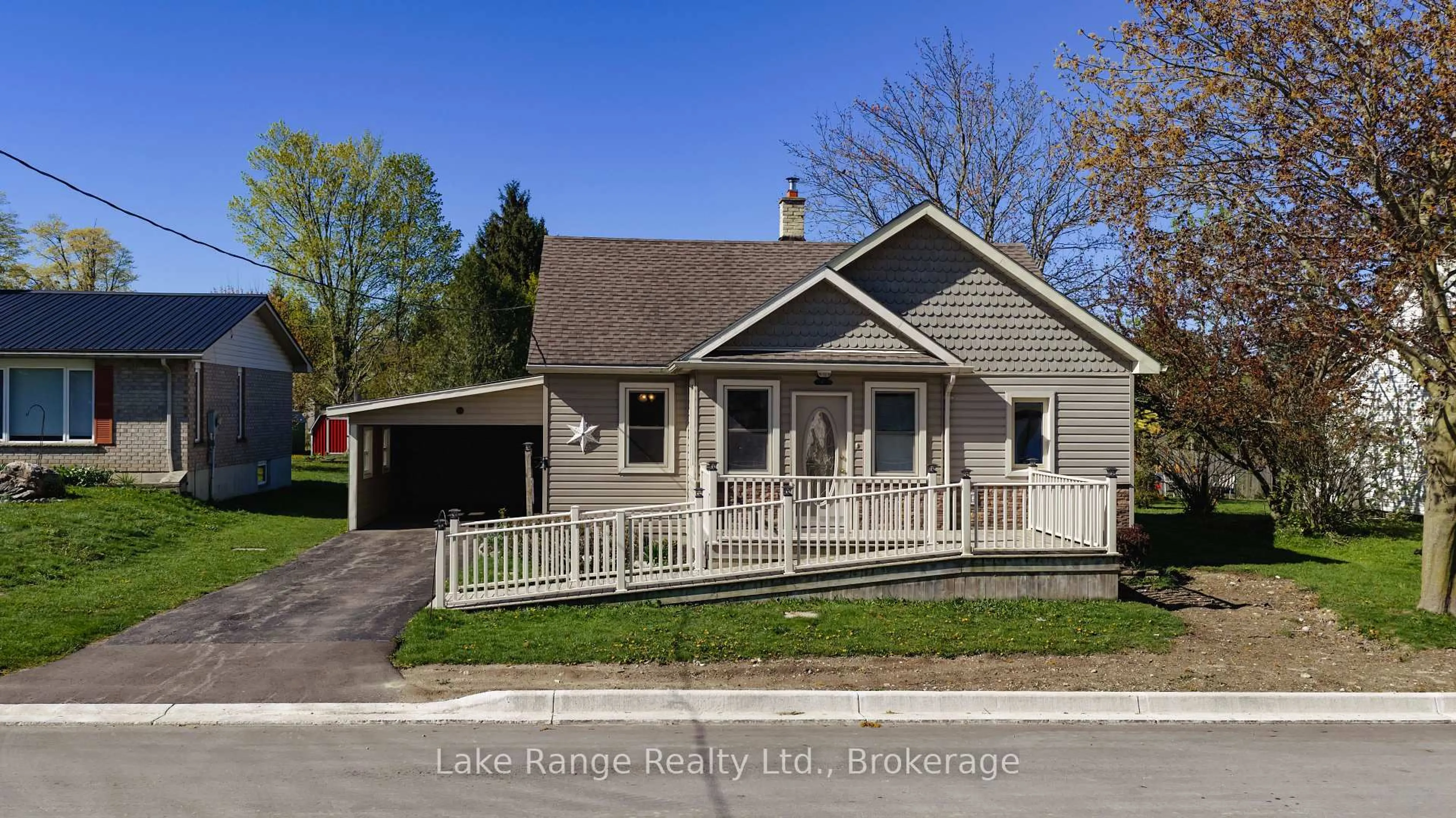 Home with vinyl exterior material, street for 524 Gough St, Huron-Kinloss Ontario N0G 2H0