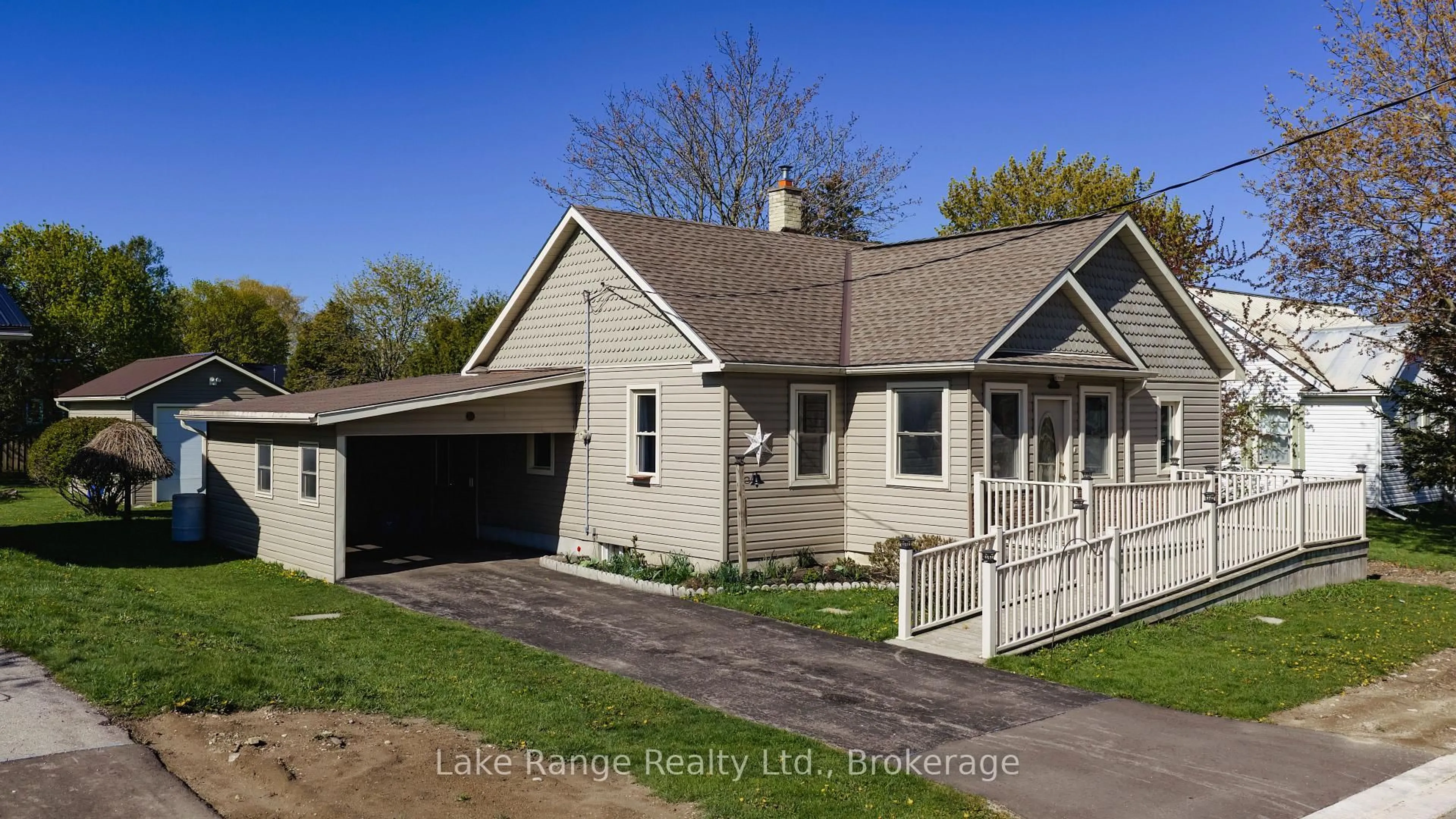 Home with vinyl exterior material, street for 524 Gough St, Huron-Kinloss Ontario N0G 2H0