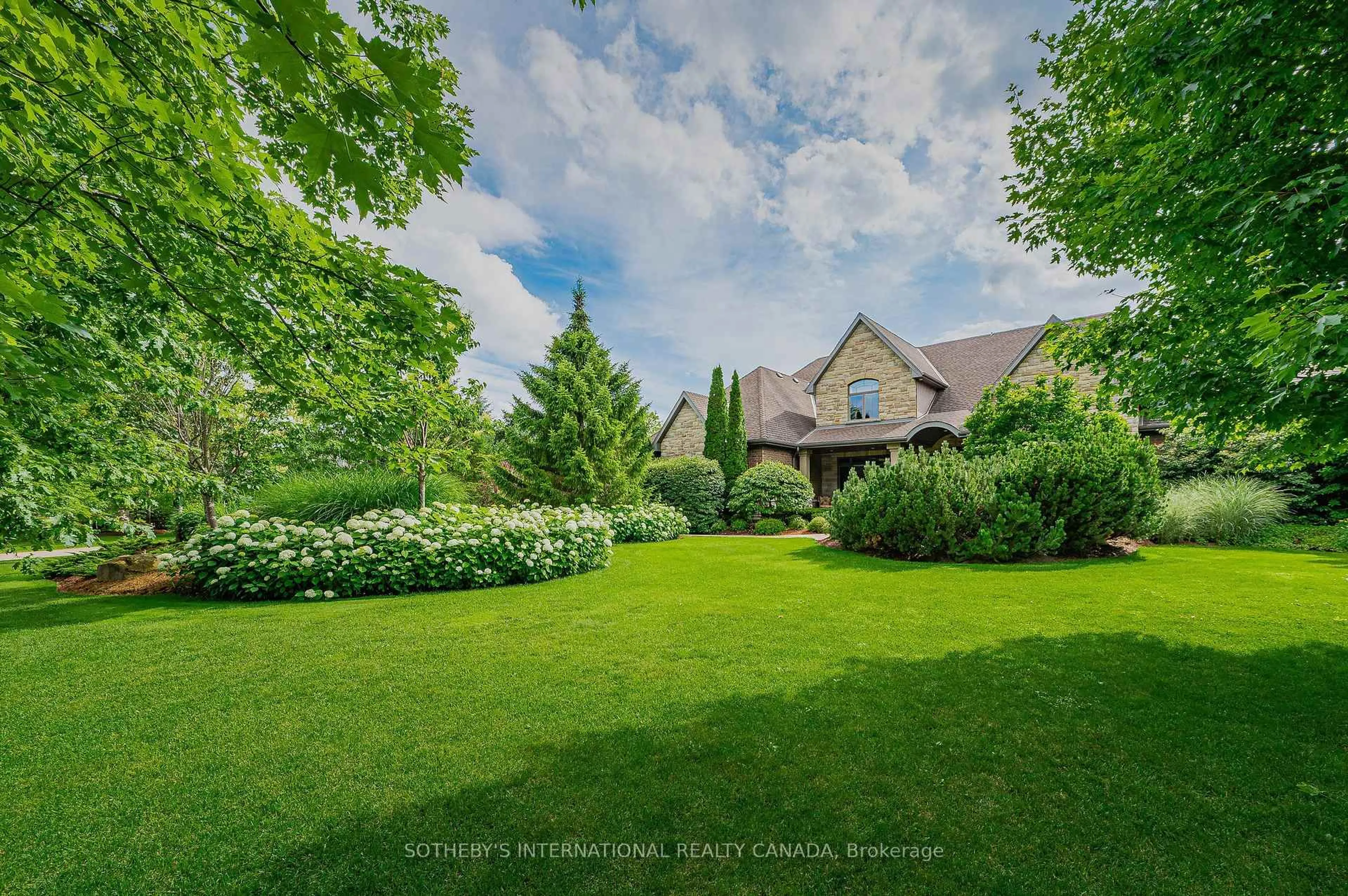 A pic from outside/outdoor area/front of a property/back of a property/a pic from drone, unknown for 111 John Bricker Rd, Cambridge Ontario N3H 4R8