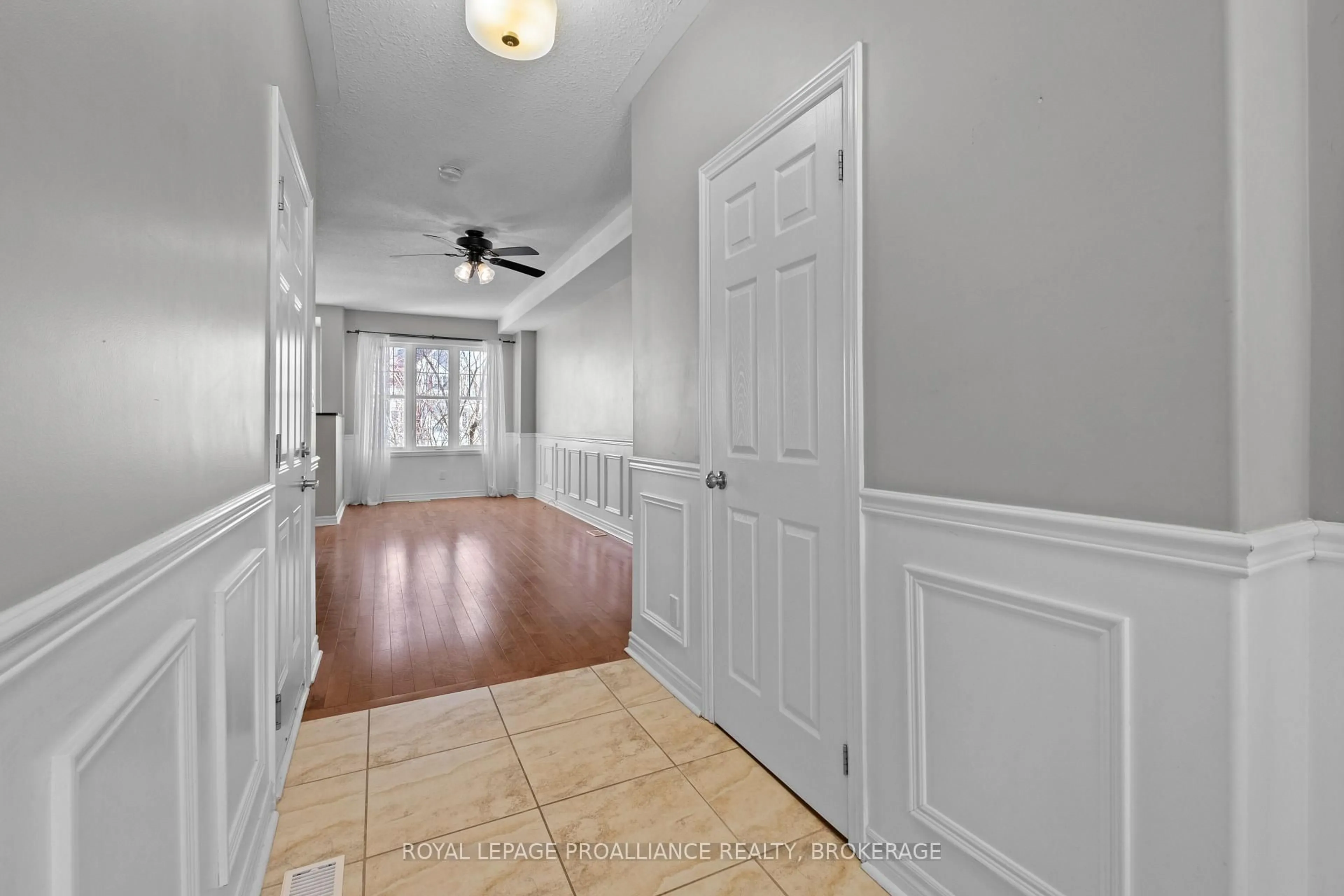 Indoor entryway for 831 Newmarket Lane, Kingston Ontario K7K 0C8