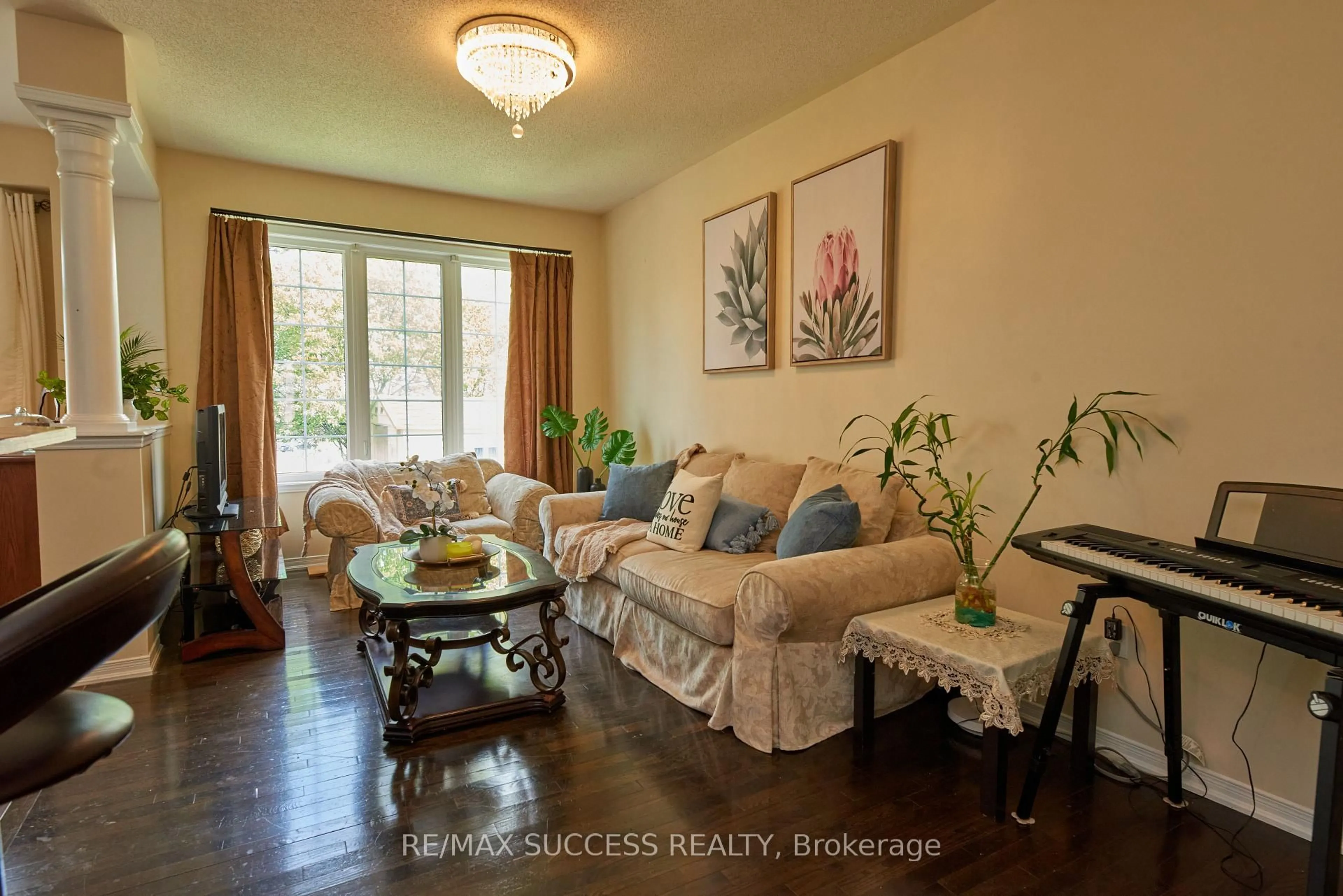 Living room with furniture, wood/laminate floor for 205 Nisbet Blvd, Hamilton Ontario L0R 2H9