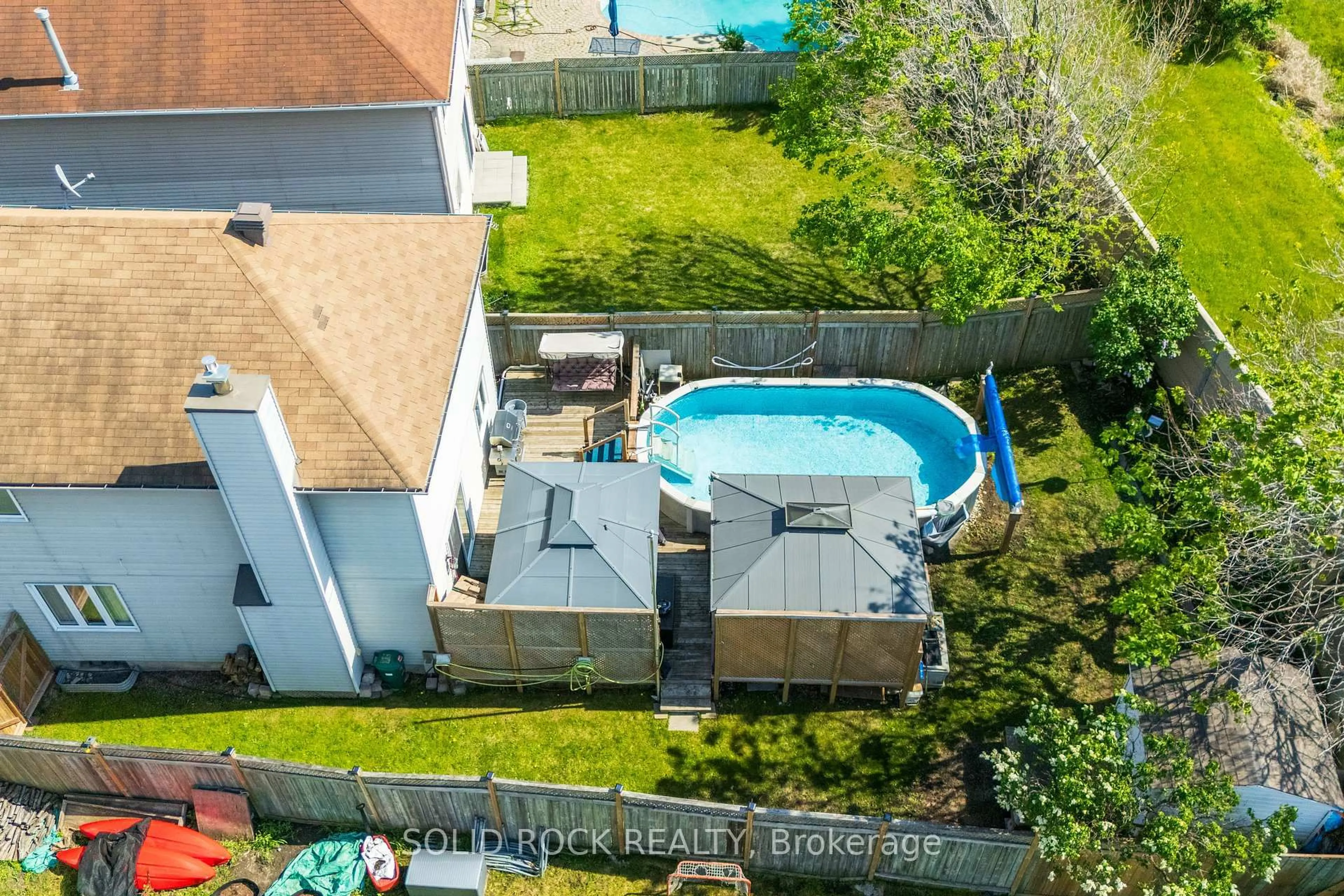 A pic from outside/outdoor area/front of a property/back of a property/a pic from drone, street for 30 Rowe Dr, Kanata Ontario K2L 3Y3