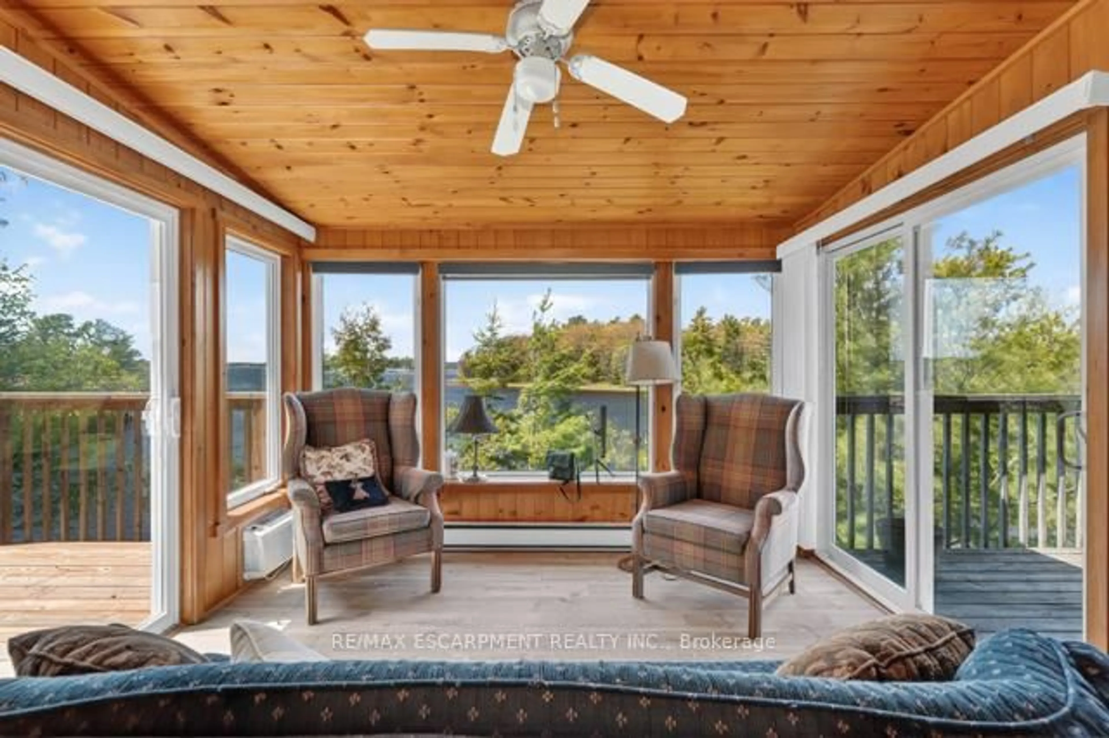 Living room with furniture, wood/laminate floor for 29 GINN-BEACH Dr, The Archipelago Ontario P0G 1G0