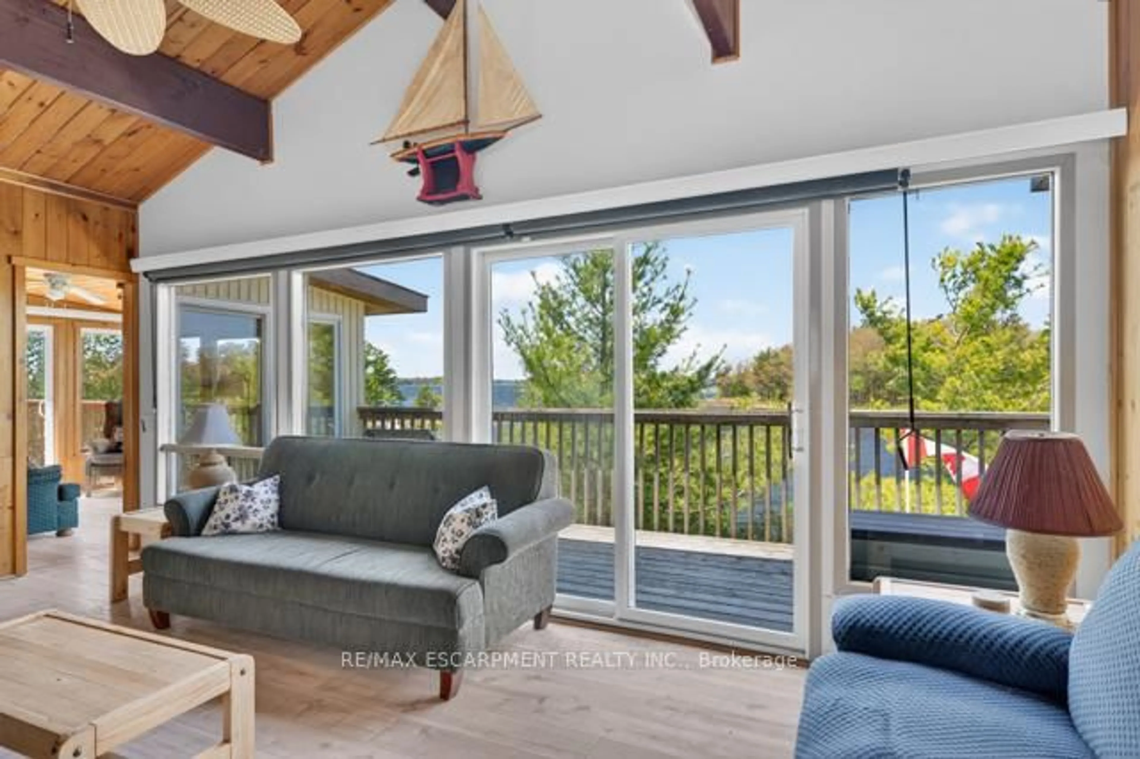 Living room with furniture, wood/laminate floor for 29 GINN-BEACH Dr, The Archipelago Ontario P0G 1G0