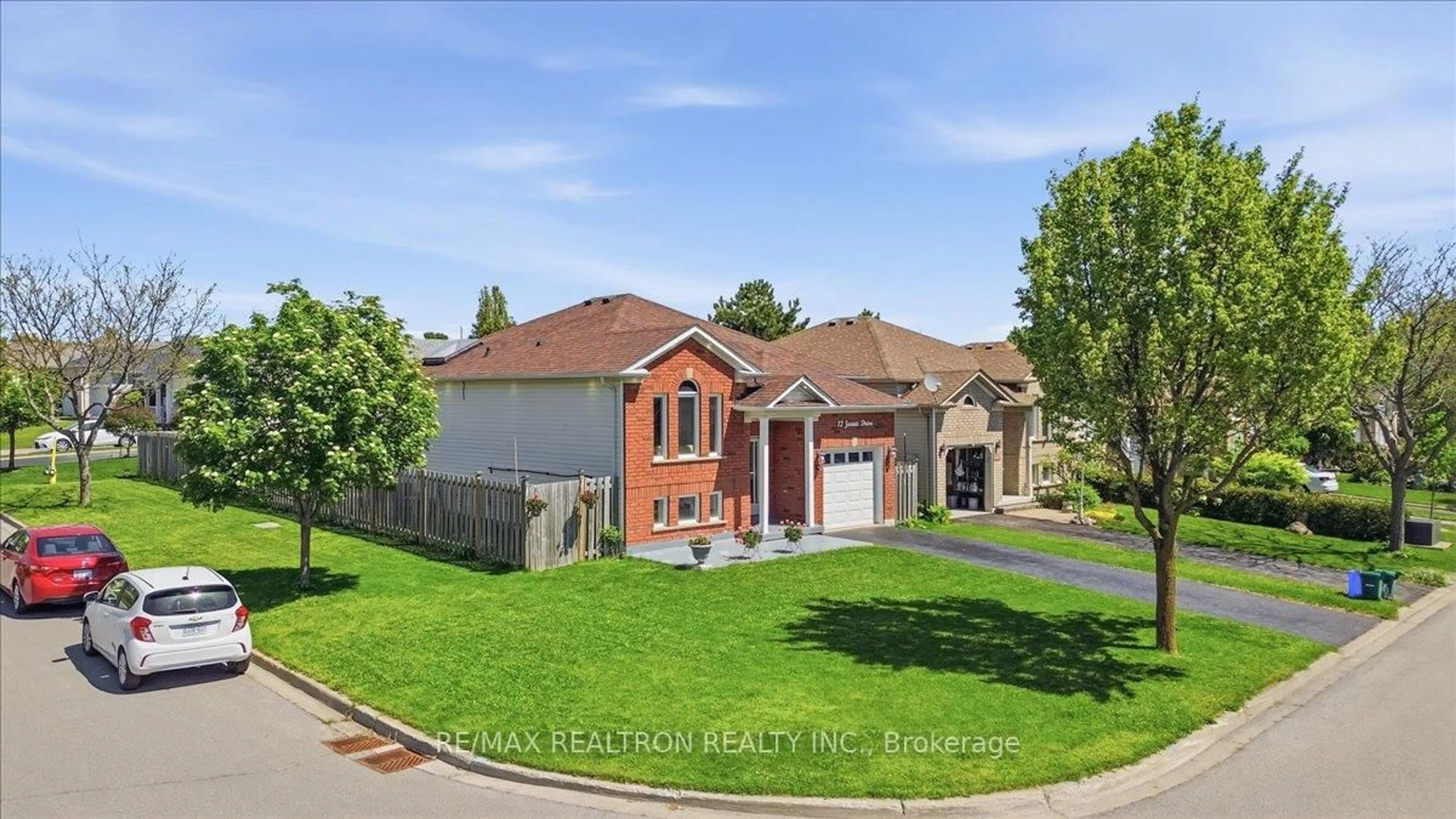 A pic from outside/outdoor area/front of a property/back of a property/a pic from drone, street for 12 Jarvis Dr, Port Hope Ontario L1A 4J8