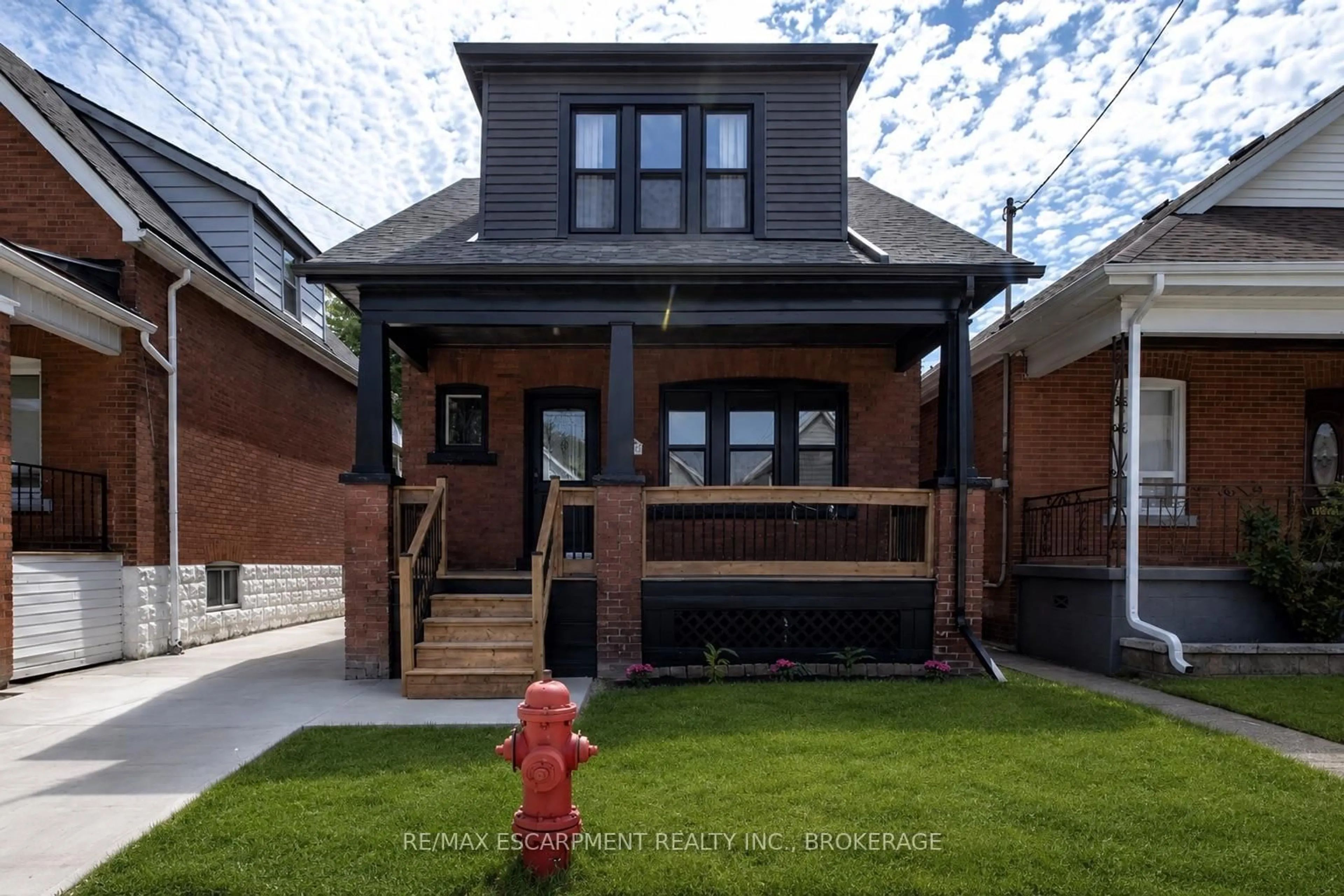 Home with brick exterior material, street for 106 Grosvenor Ave, Hamilton Ontario L8L 7S6