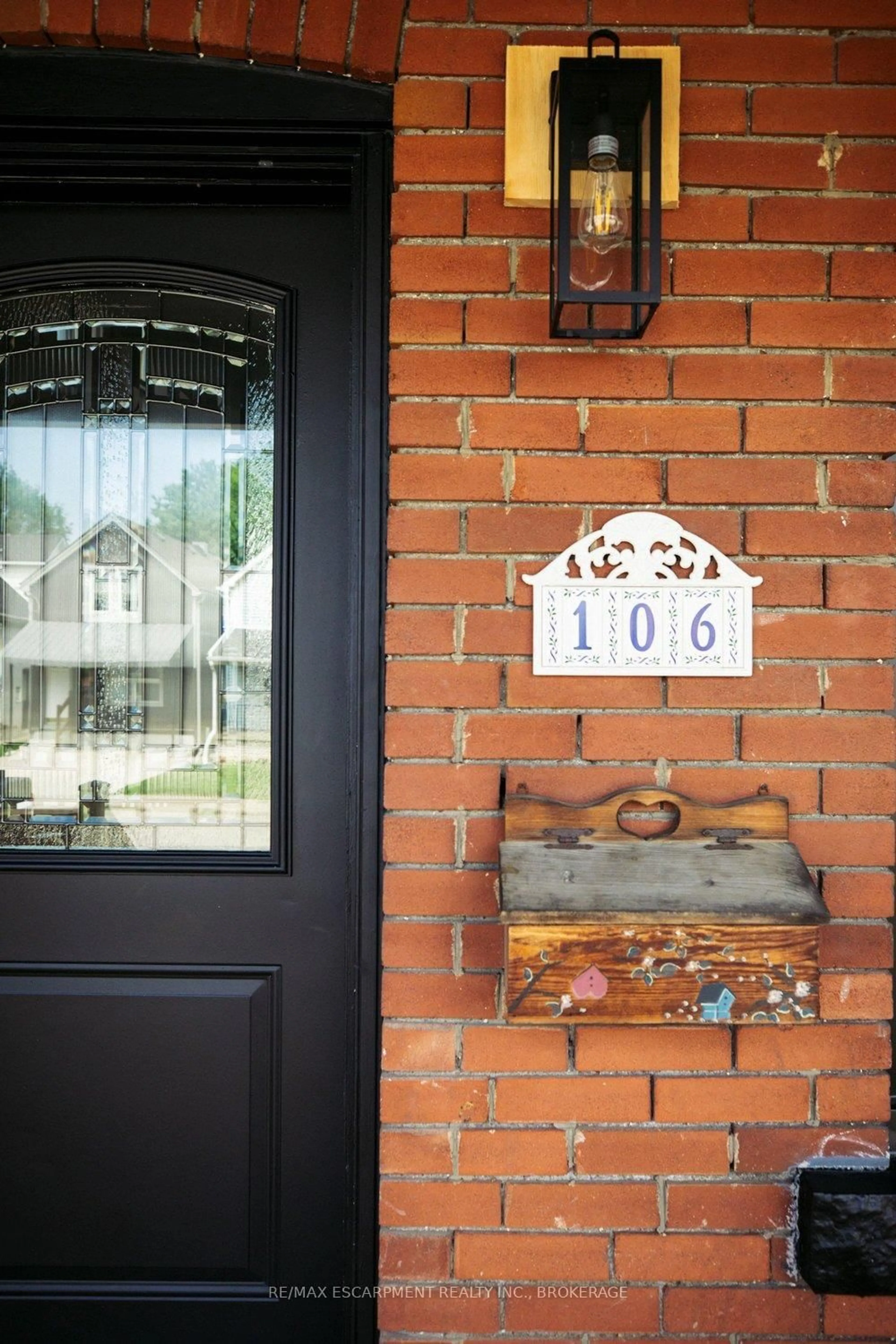 Home with brick exterior material, street for 106 Grosvenor Ave, Hamilton Ontario L8L 7S6