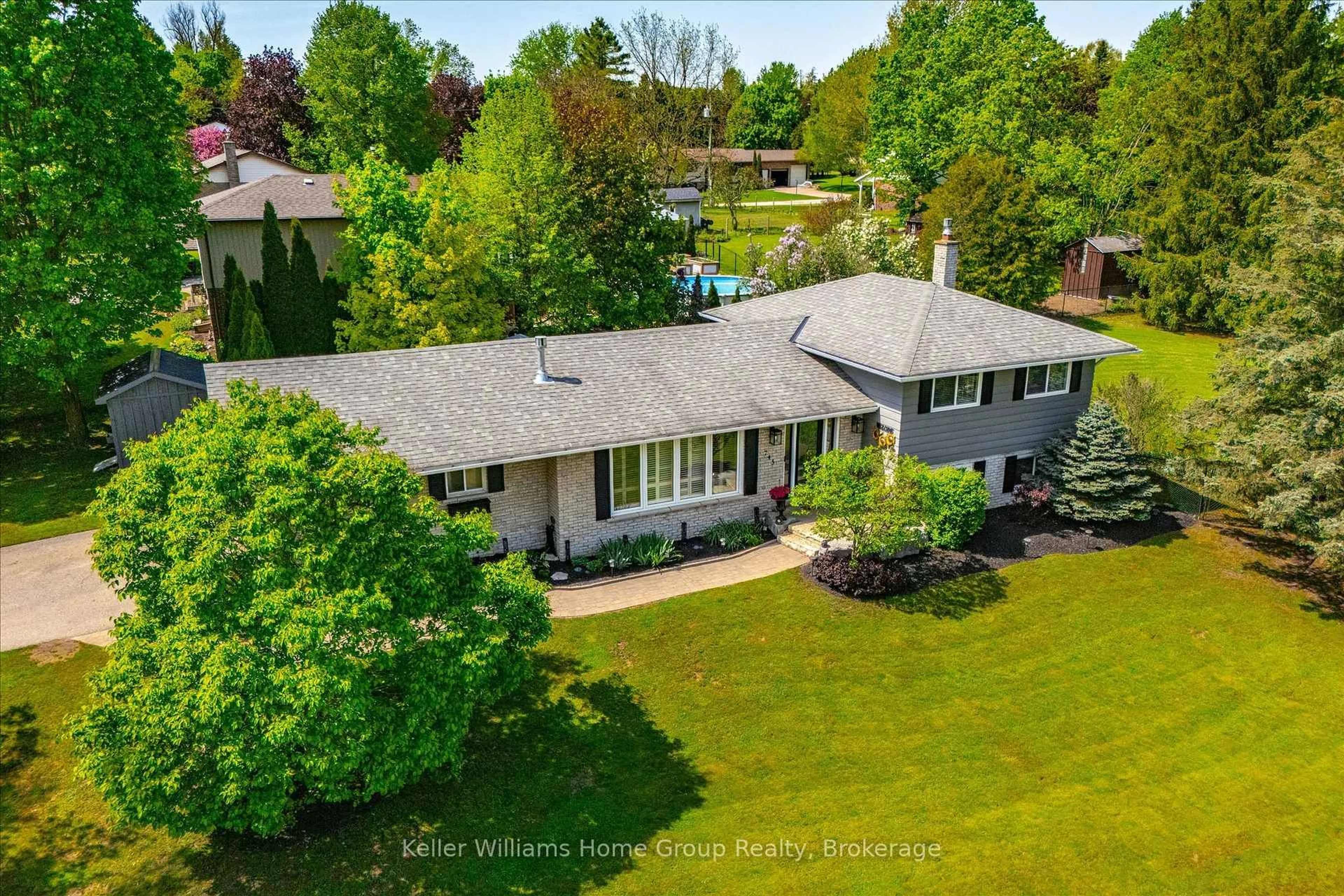 A pic from outside/outdoor area/front of a property/back of a property/a pic from drone, unknown for 745 Blair St, Centre Wellington Ontario N1M 2Z8