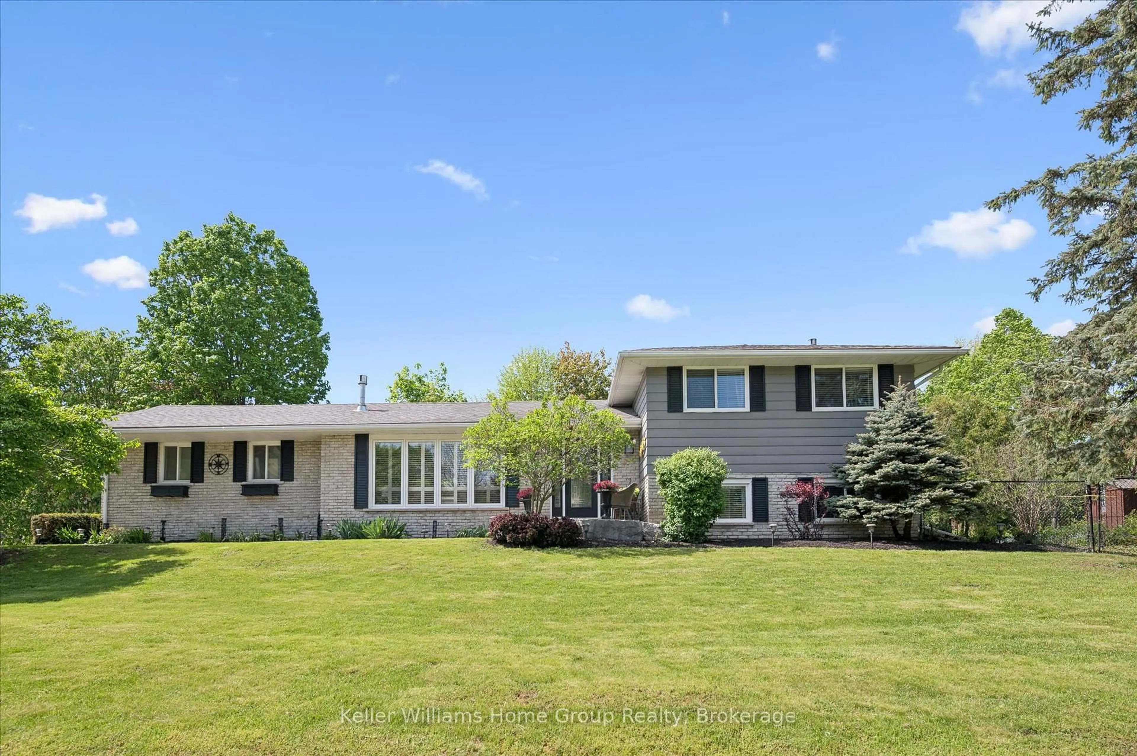 Home with vinyl exterior material, unknown for 745 Blair St, Centre Wellington Ontario N1M 2Z8