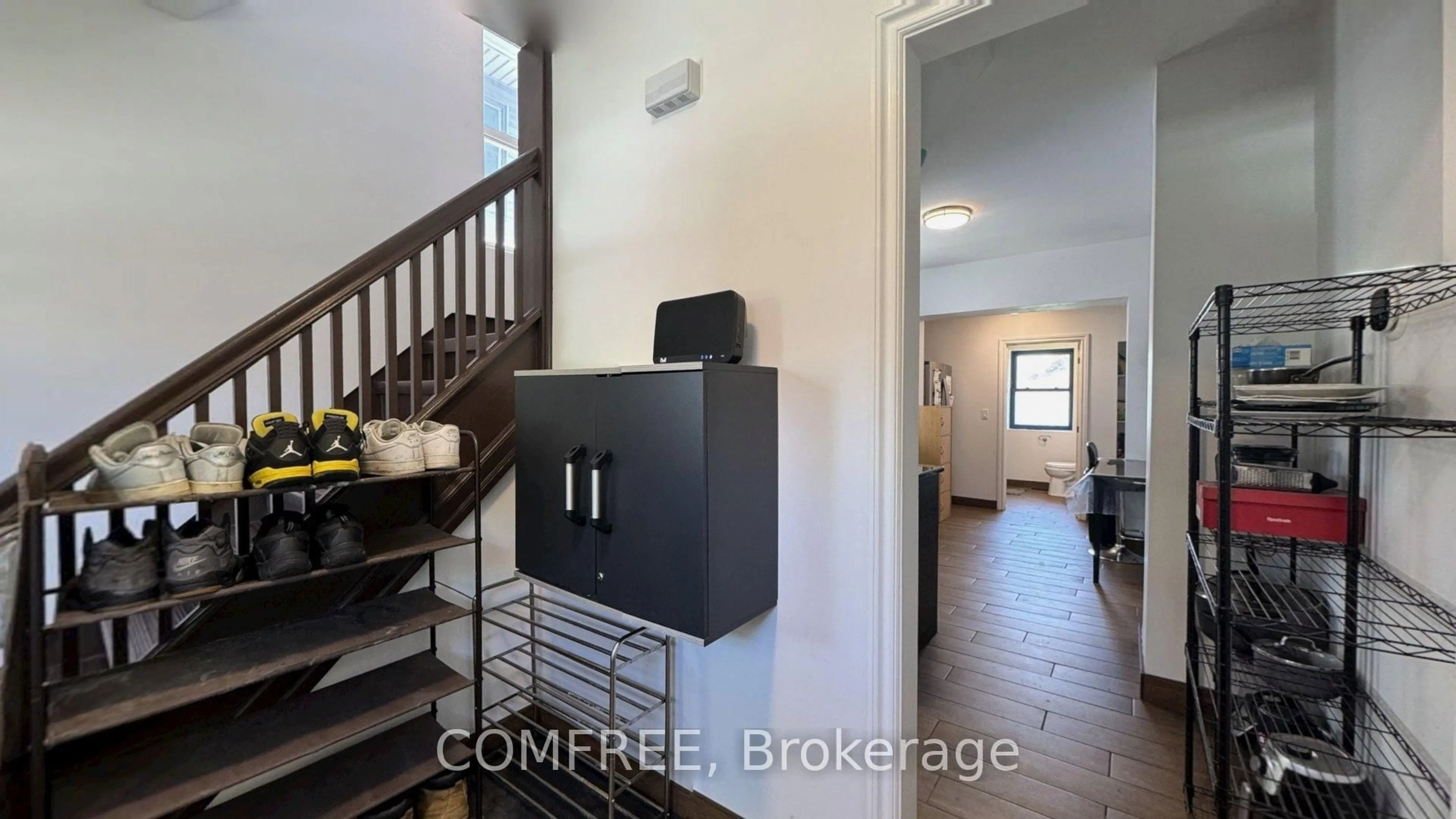 Indoor entryway for 3277 Baby St, Out of Area Ontario N9C 1K9
