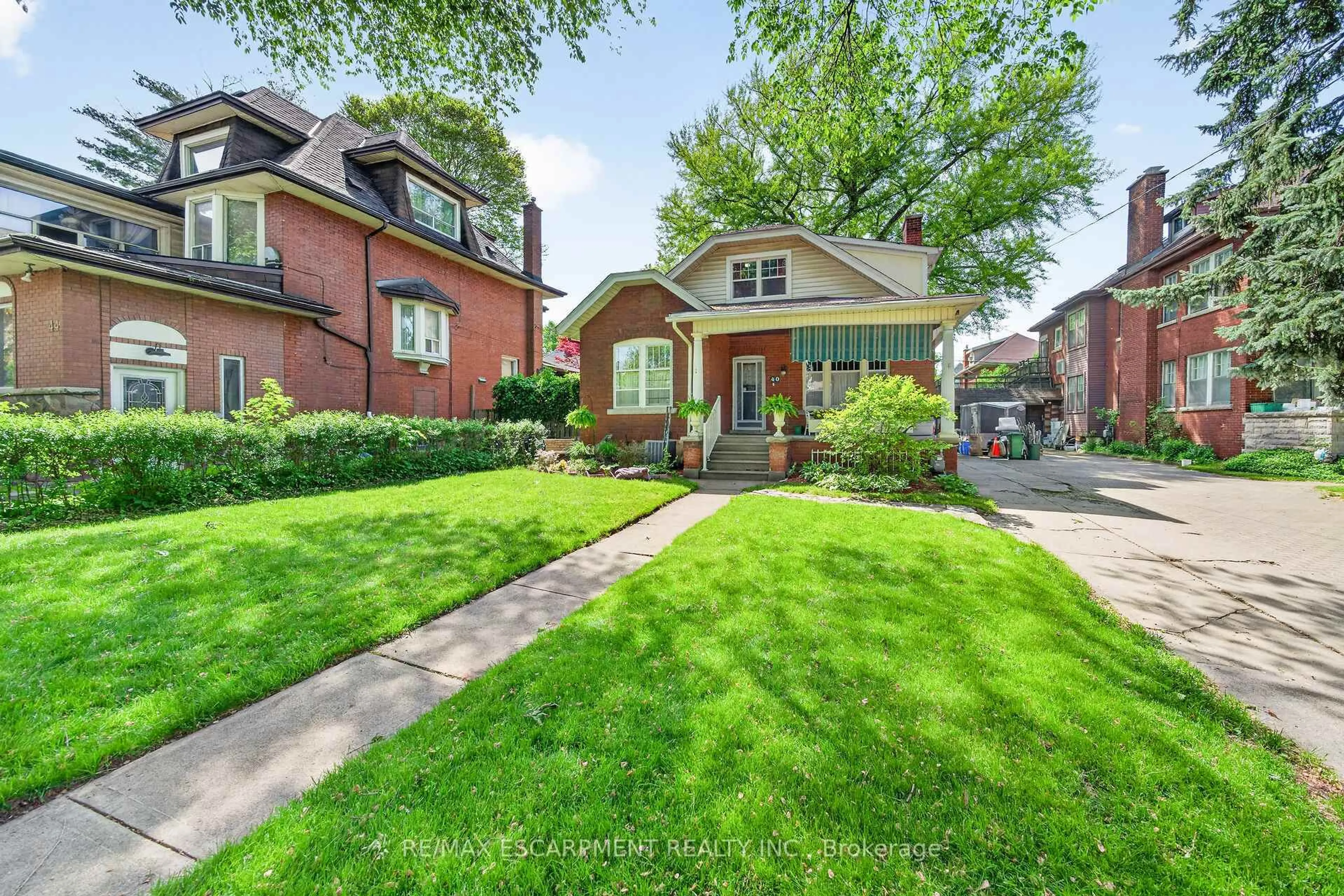 Home with brick exterior material, street for 40 Fairleigh Cres, Hamilton Ontario L8M 2K9