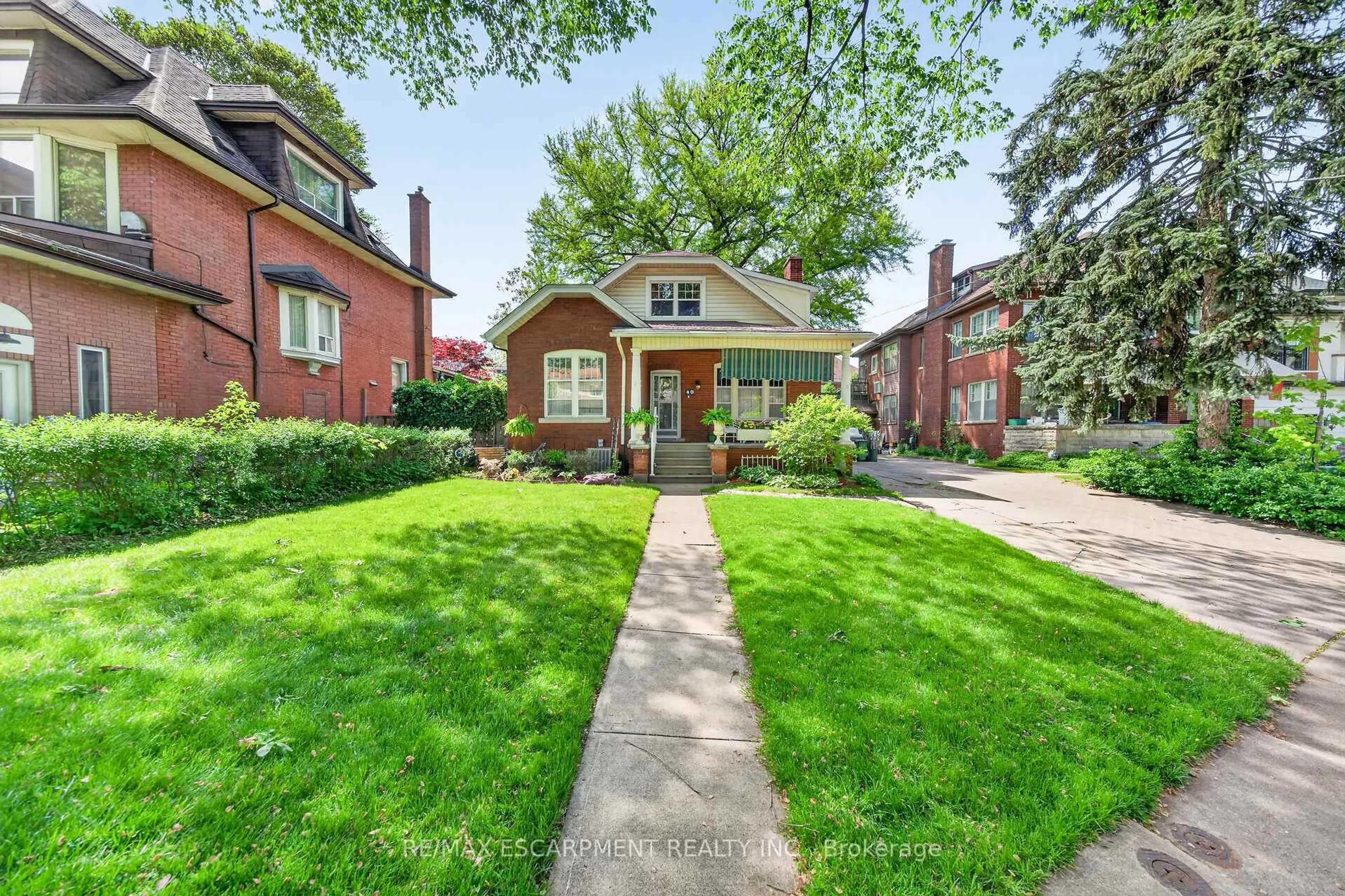 Home with brick exterior material, street for 40 Fairleigh Cres, Hamilton Ontario L8M 2K9