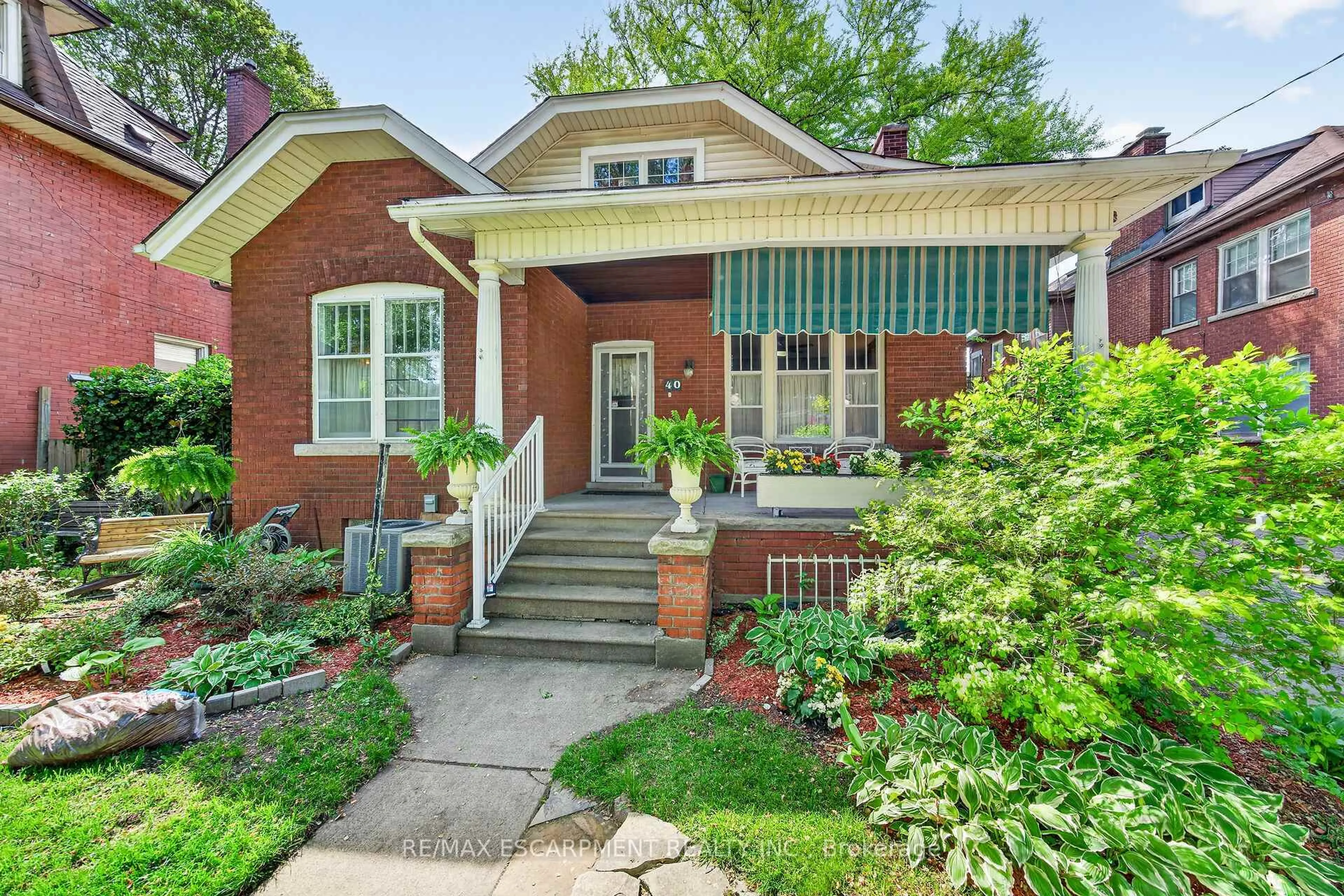 Home with brick exterior material, street for 40 Fairleigh Cres, Hamilton Ontario L8M 2K9